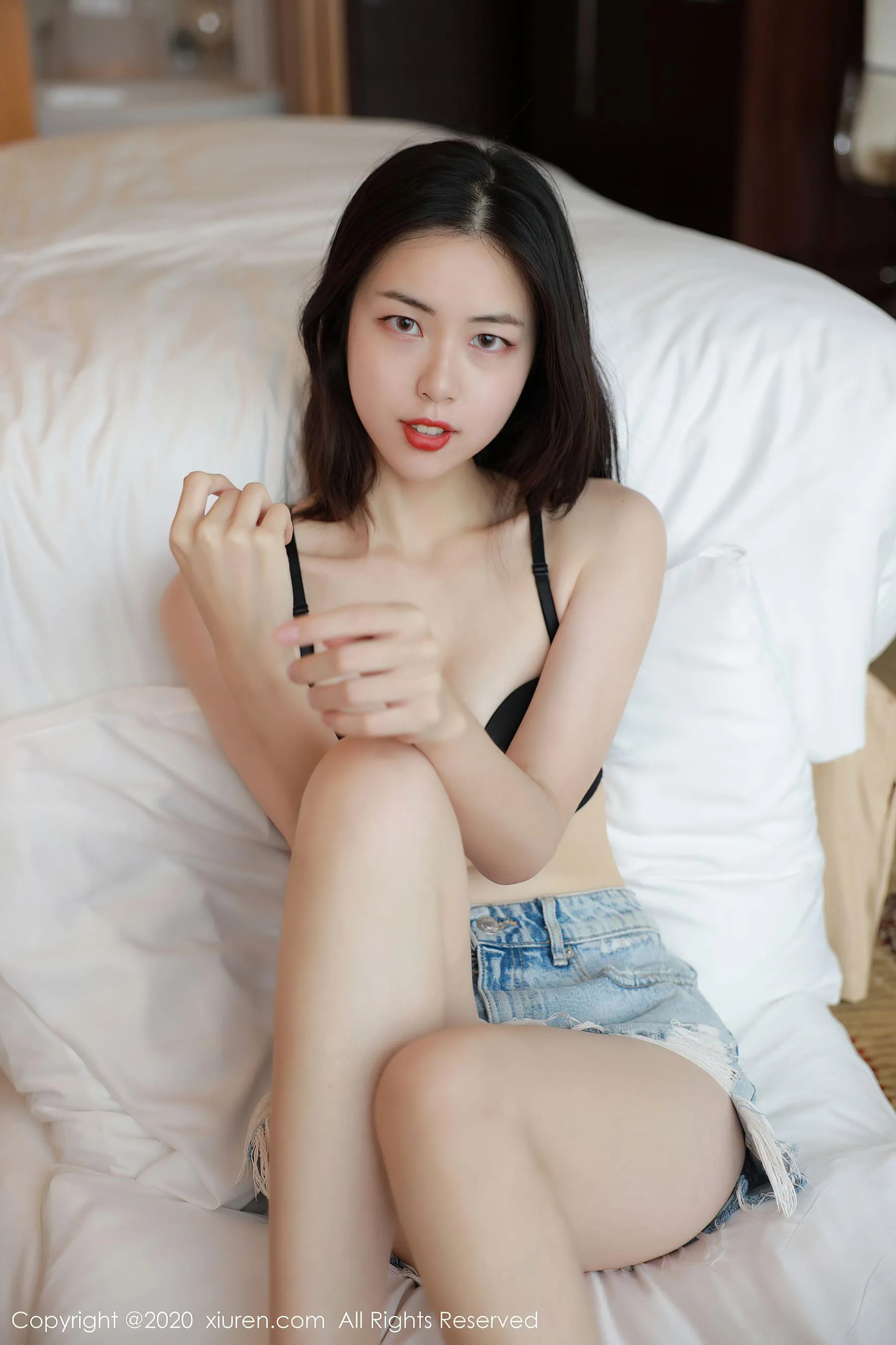 秀人XIUREN No.2397 噜噜妞儿|图集秀