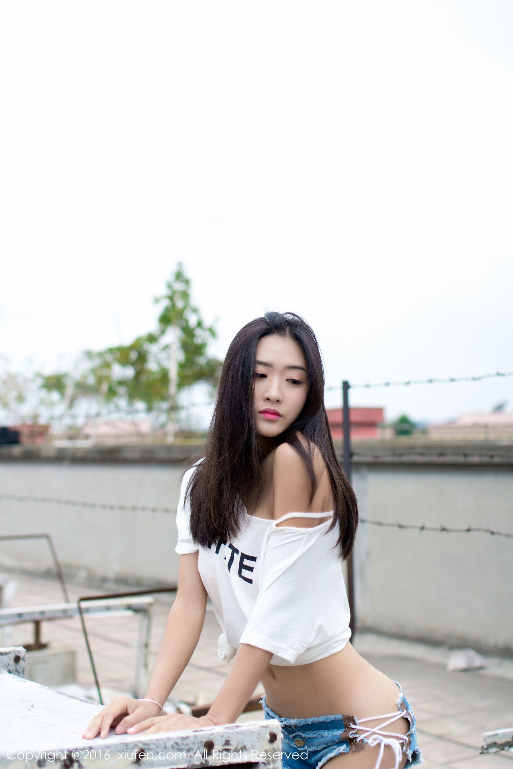 周琰琳LIN《红颜朱唇，宛若青莲出水》 秀人网 No.624插图2