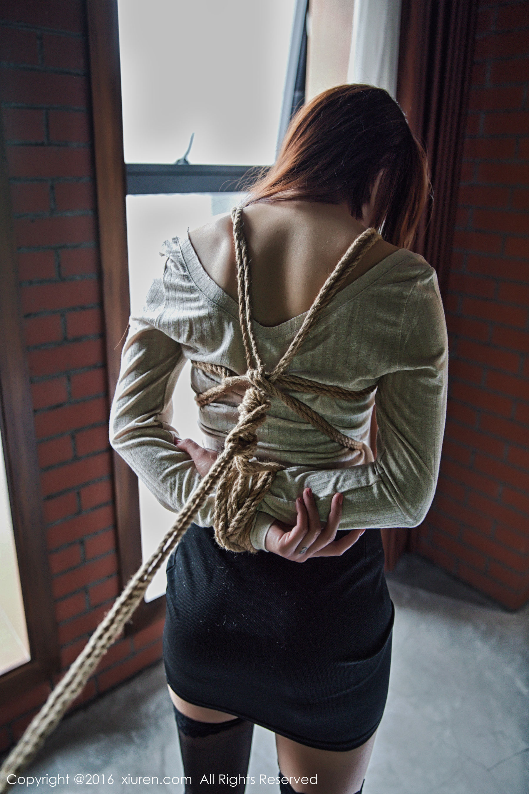 兜豆靓Youlina《黑丝制服束缚》 秀人网XIUREN No.733插图5