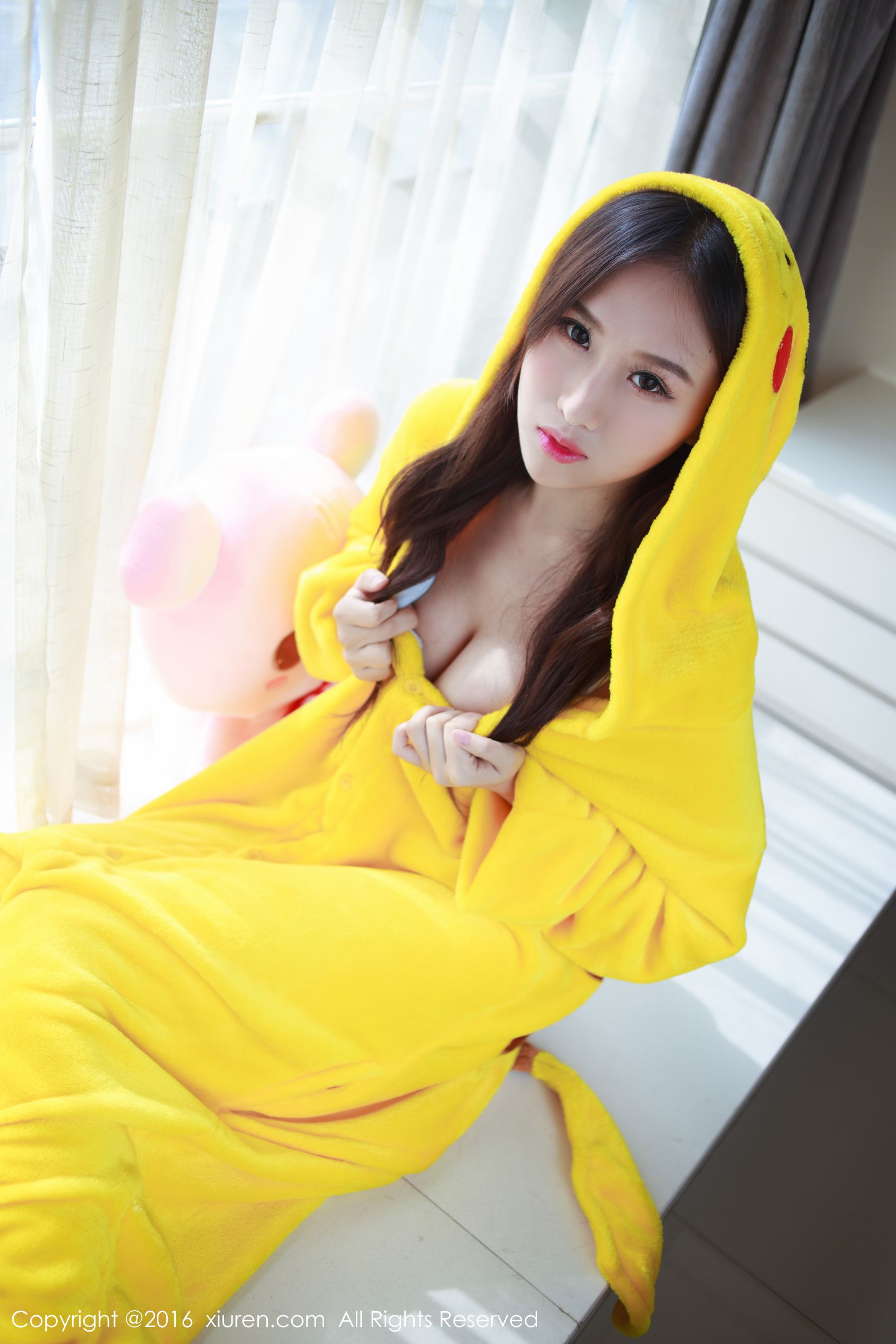 月音瞳《皮卡丘和学生制服》 秀人网 No.646插图2