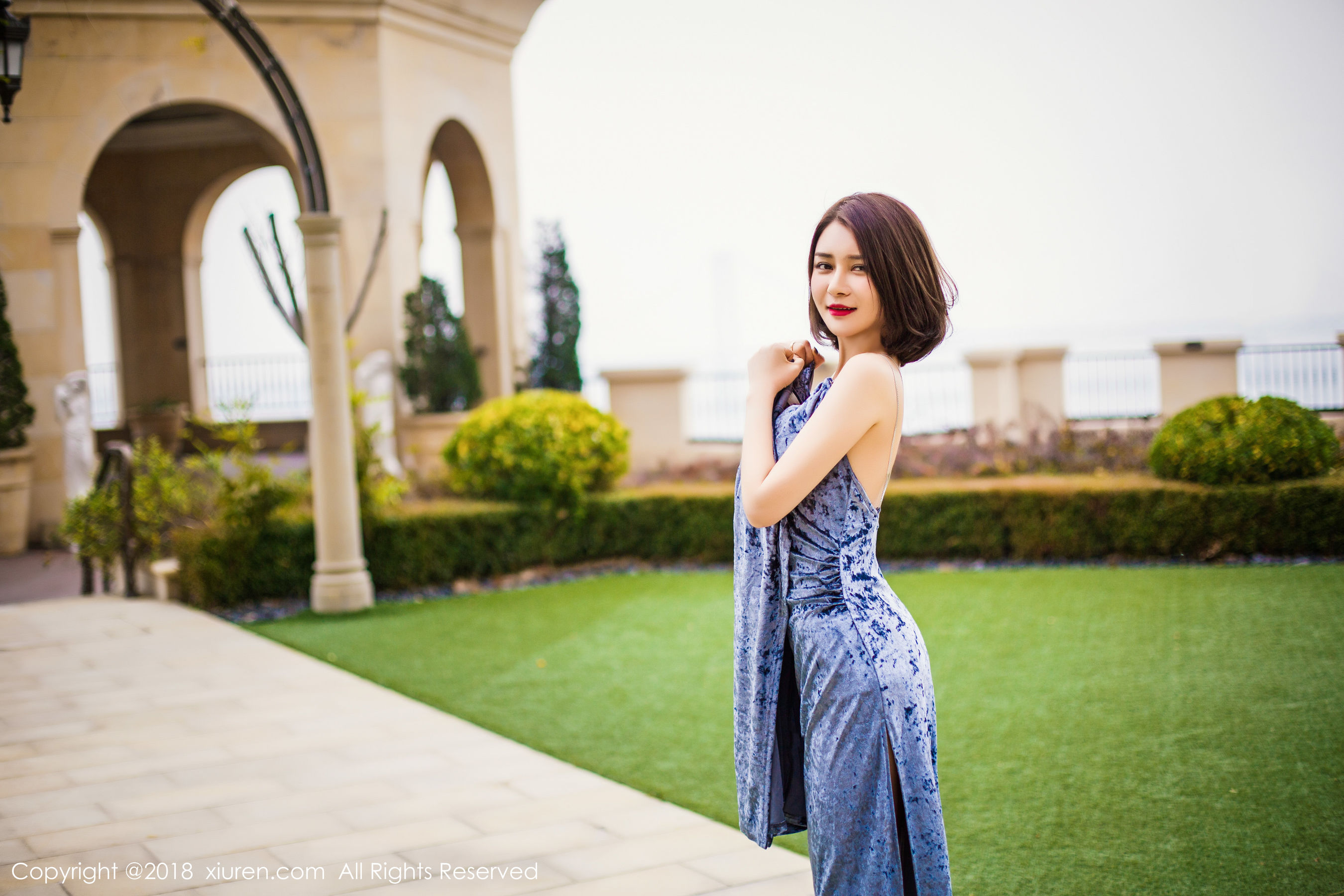 女神@廿十《长裙街拍+内衣+浴袍》 秀人 No.935插图4