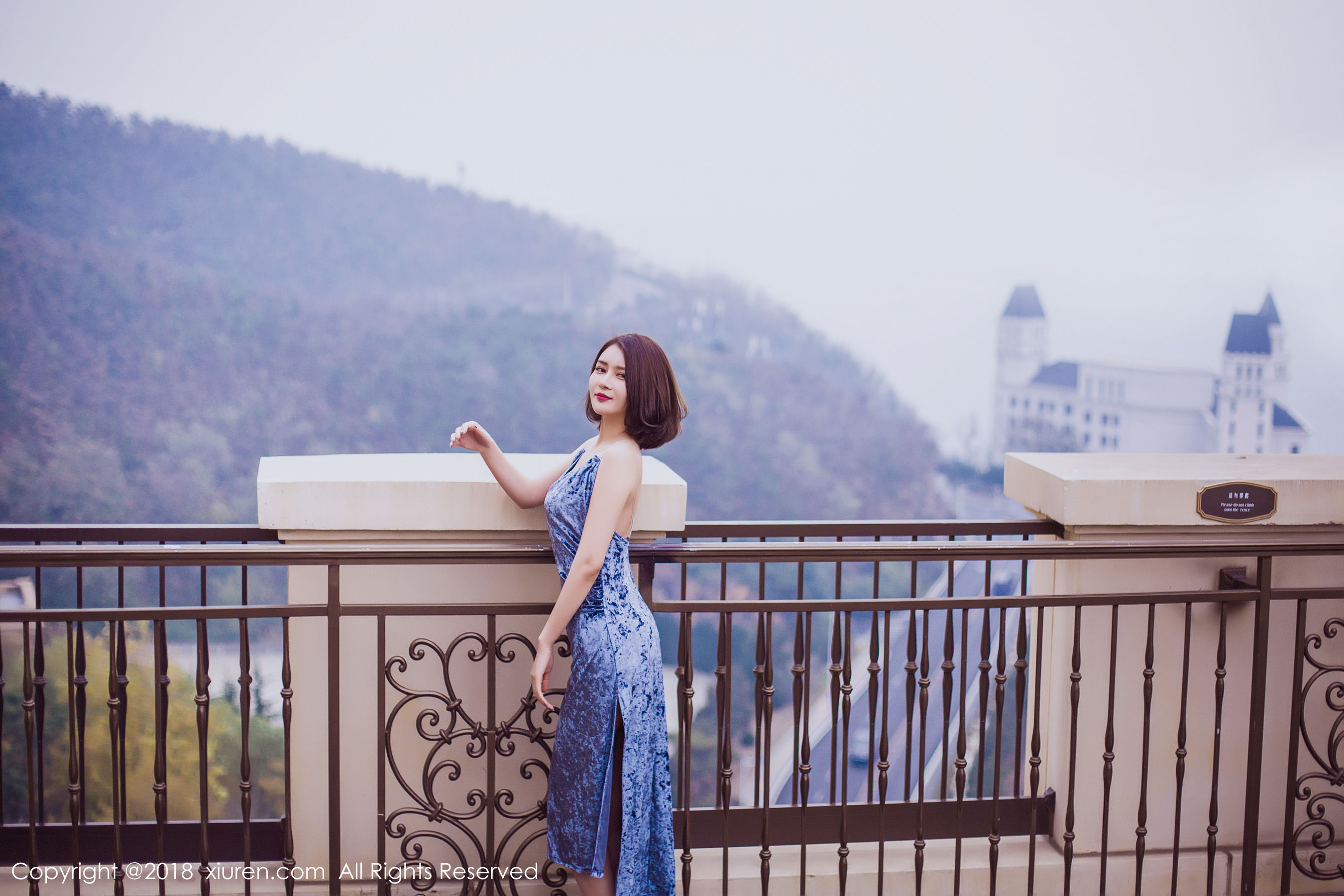 女神@廿十《长裙街拍+内衣+浴袍》 秀人 No.935插图7