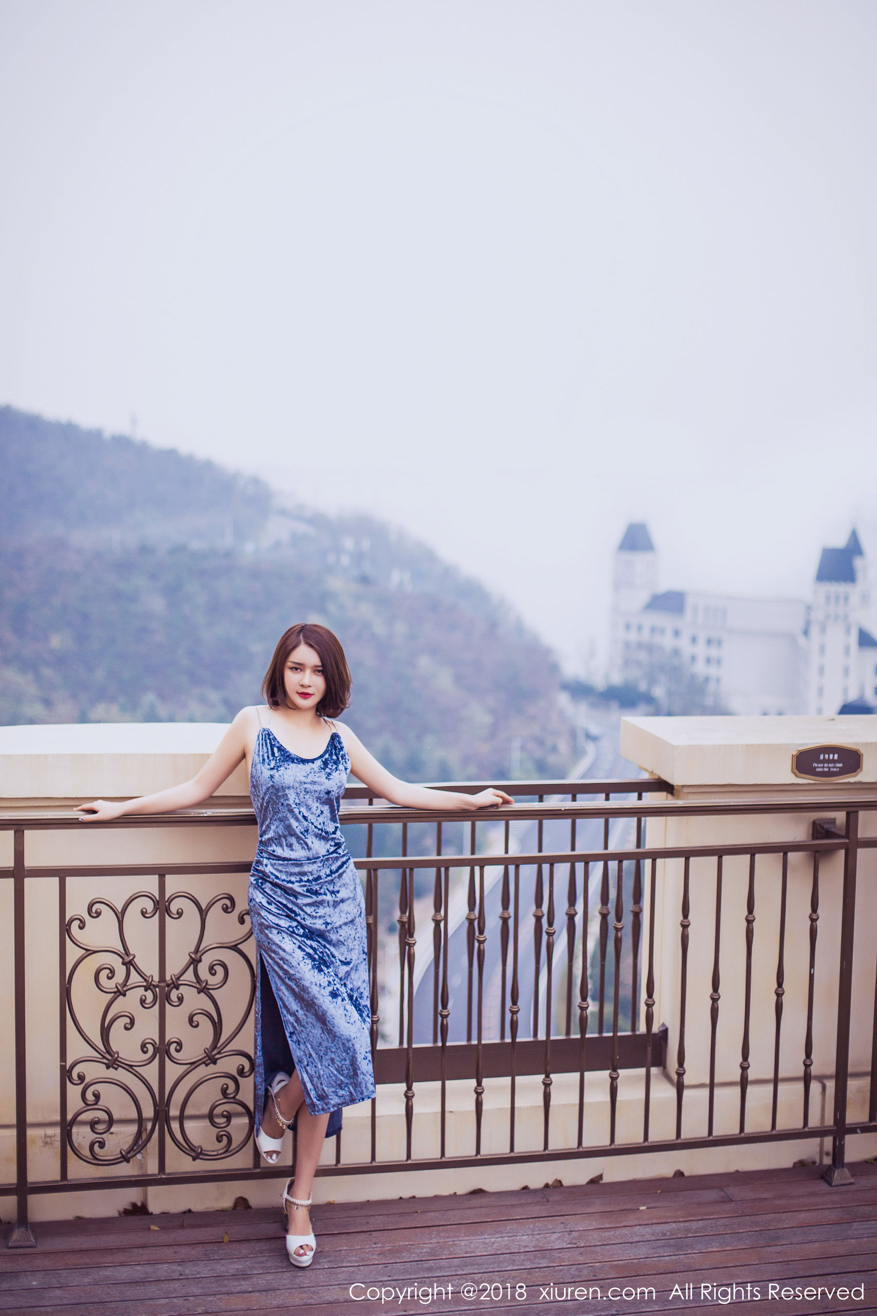 女神@廿十《长裙街拍+内衣+浴袍》 秀人 No.935插图6