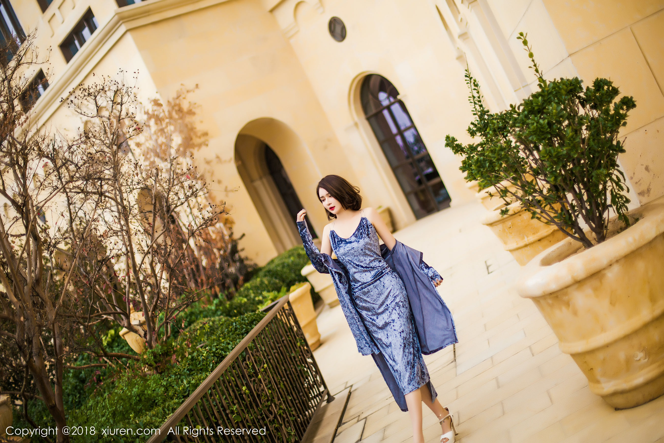 女神@廿十《长裙街拍+内衣+浴袍》 秀人 No.935插图