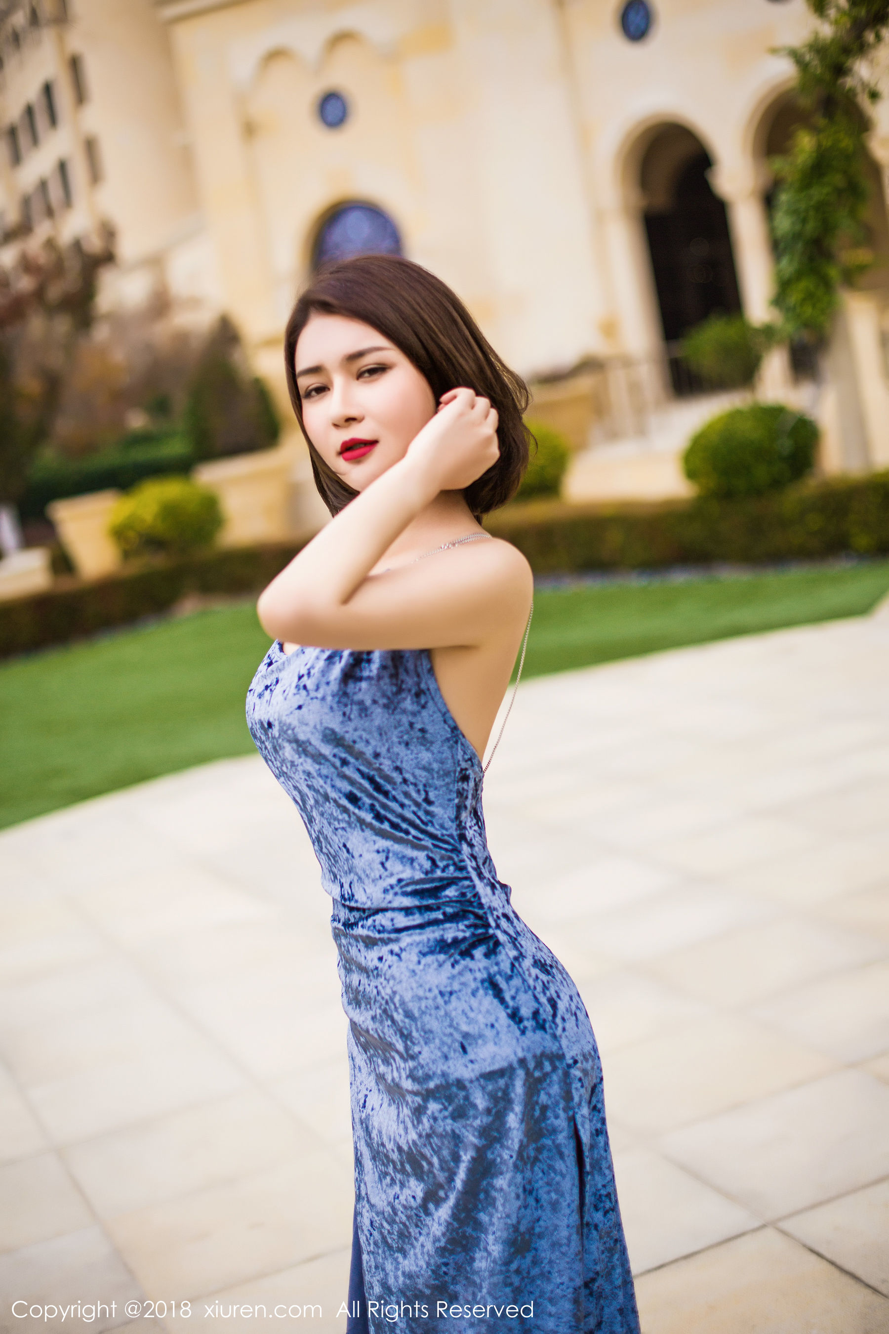 女神@廿十《长裙街拍+内衣+浴袍》 秀人 No.935插图3