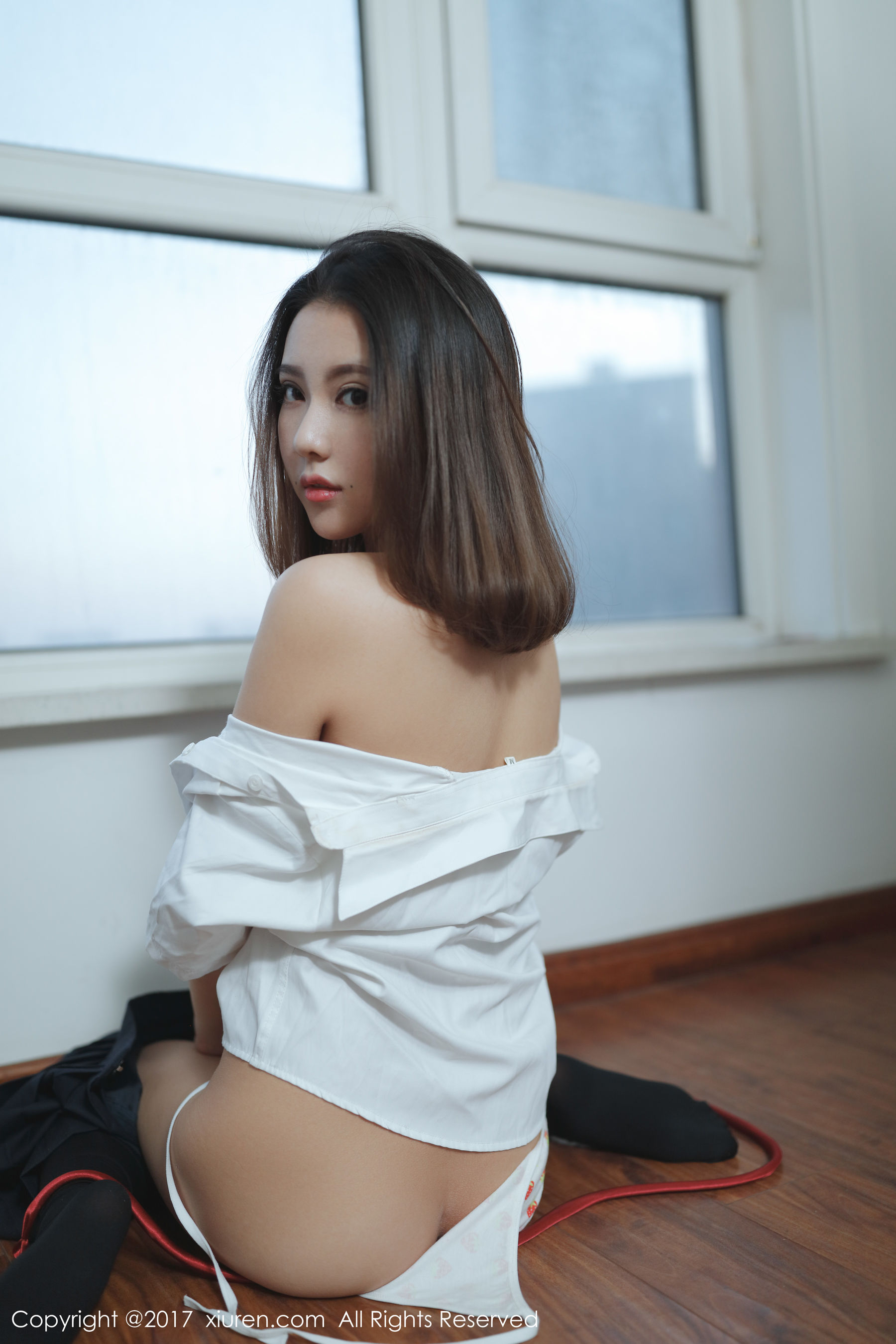 小魔女奈奈《学生装+草莓内衣》 秀人网XIUREN No.726插图7