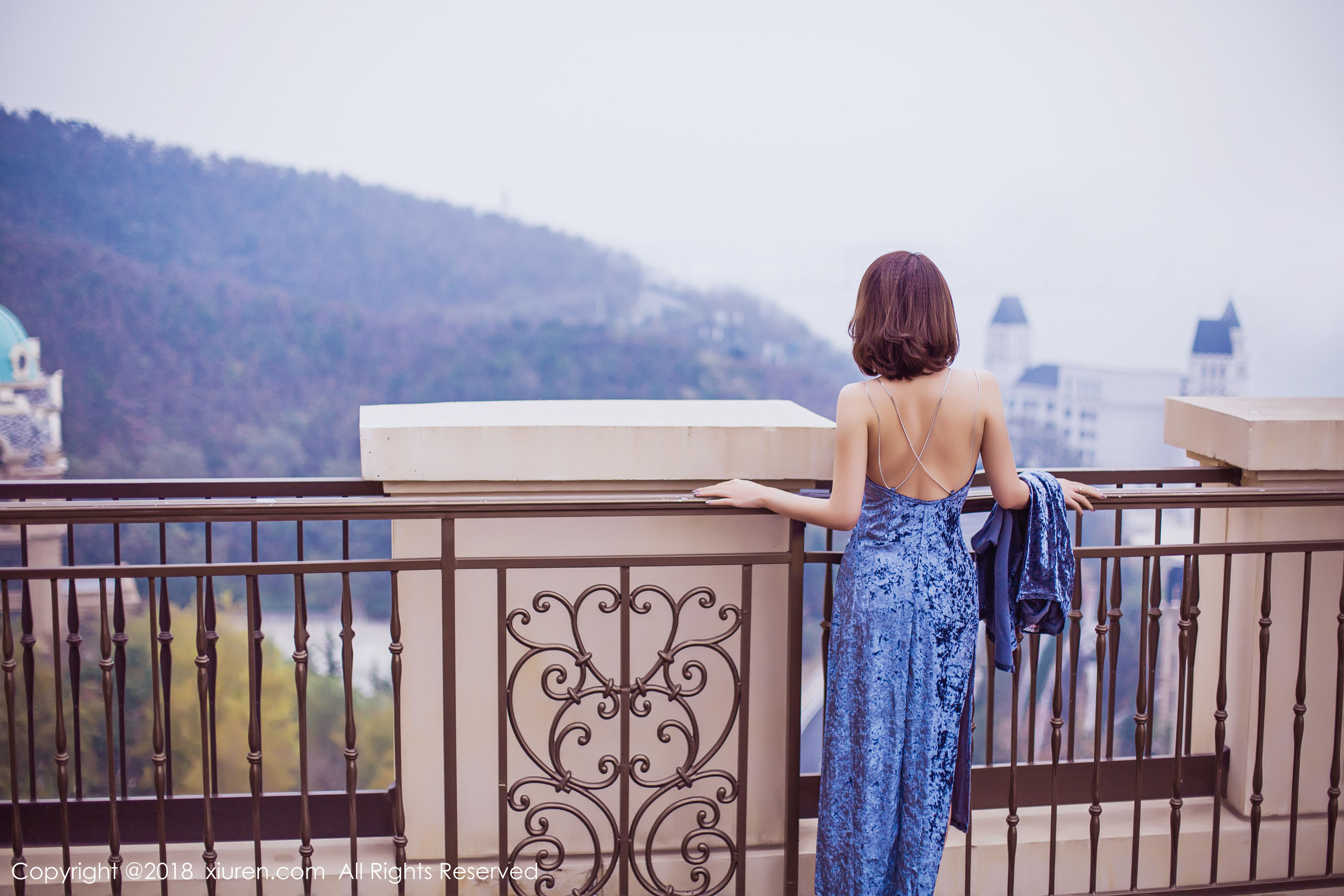 女神@廿十《长裙街拍+内衣+浴袍》 秀人 No.935插图5