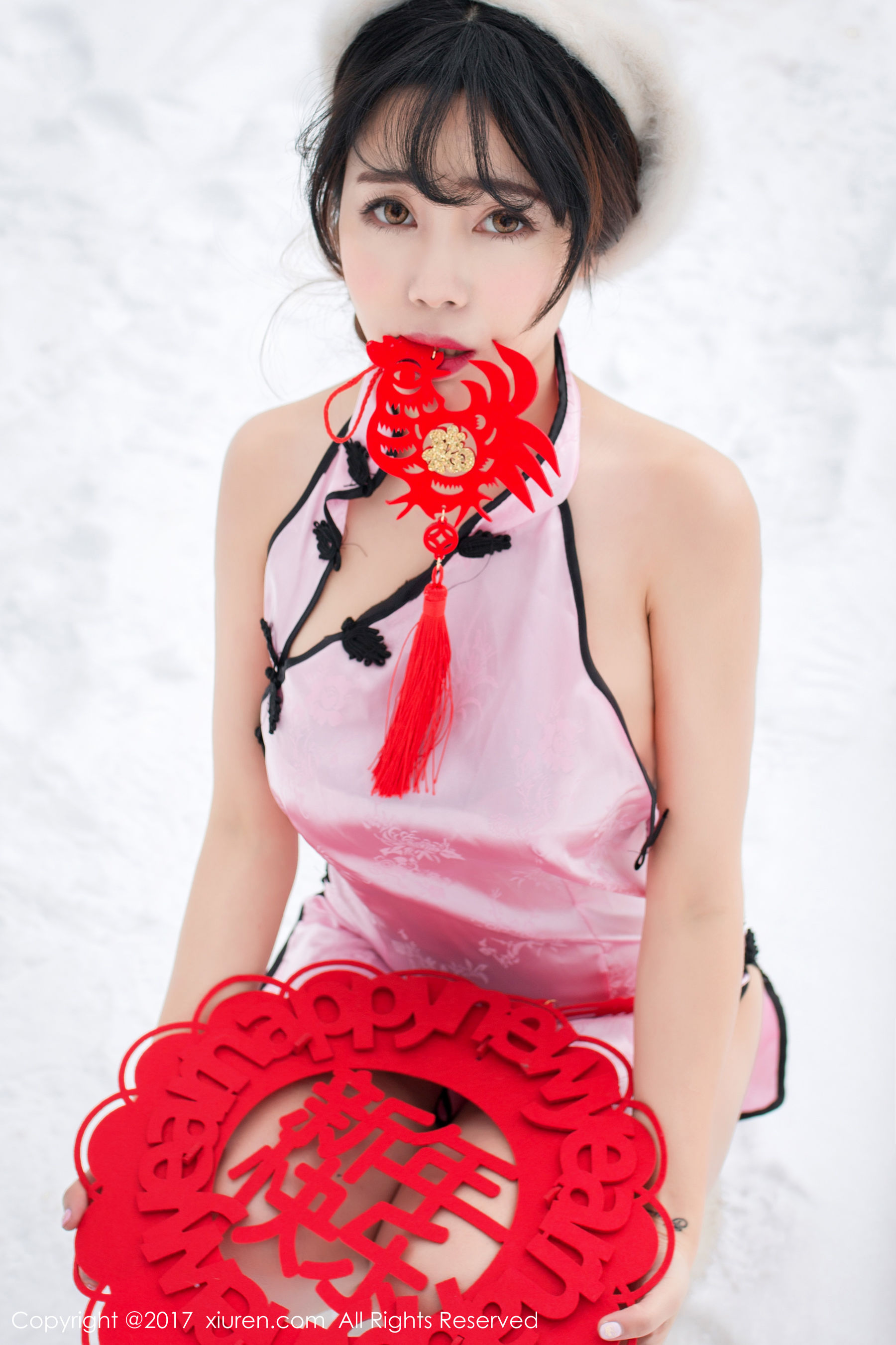 兜豆靓Youlina《新年贺岁》 秀人网XIUREN No.686插图3