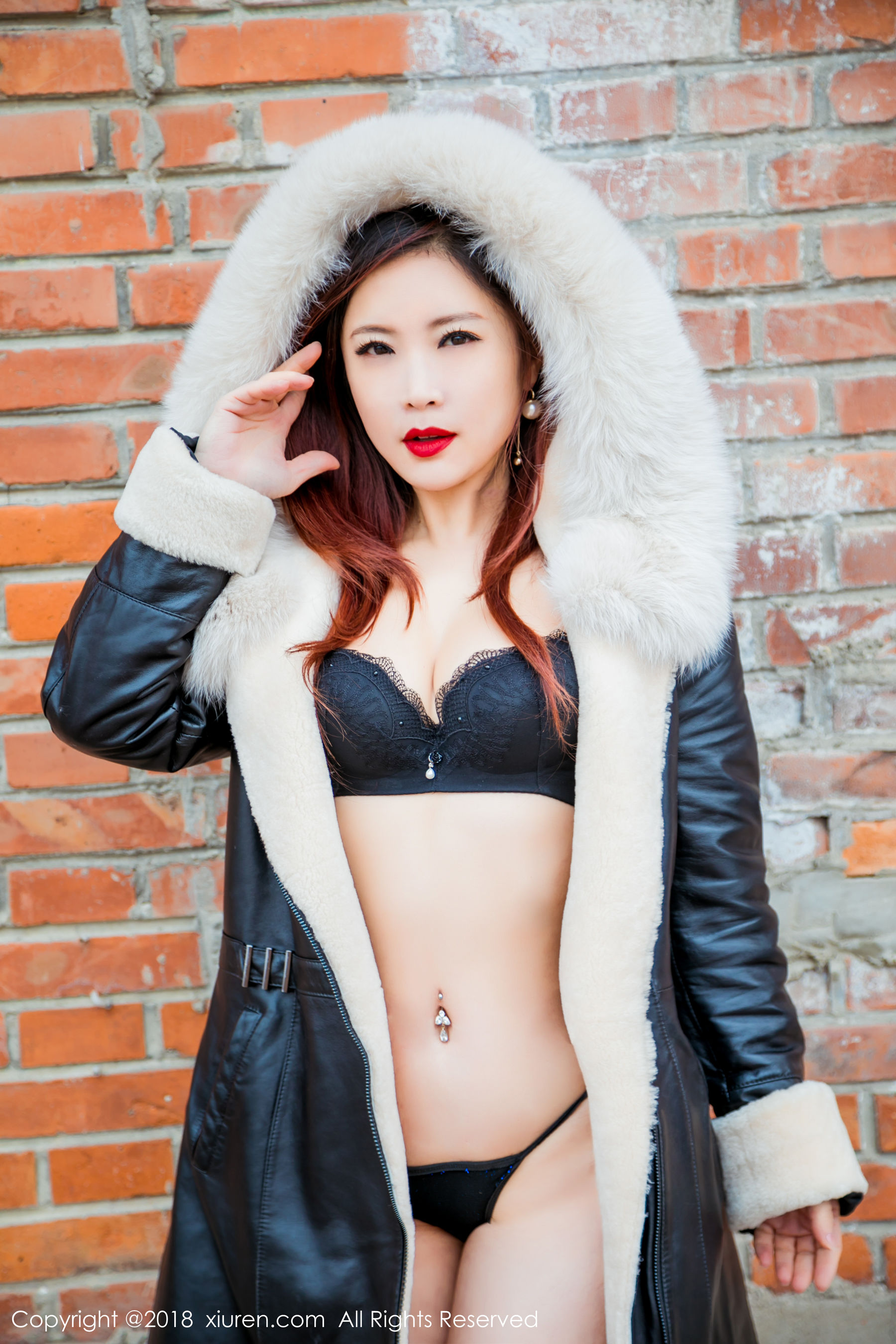 西希白兔《室外性感写真》 XiuRen 秀人网 No.953插图2