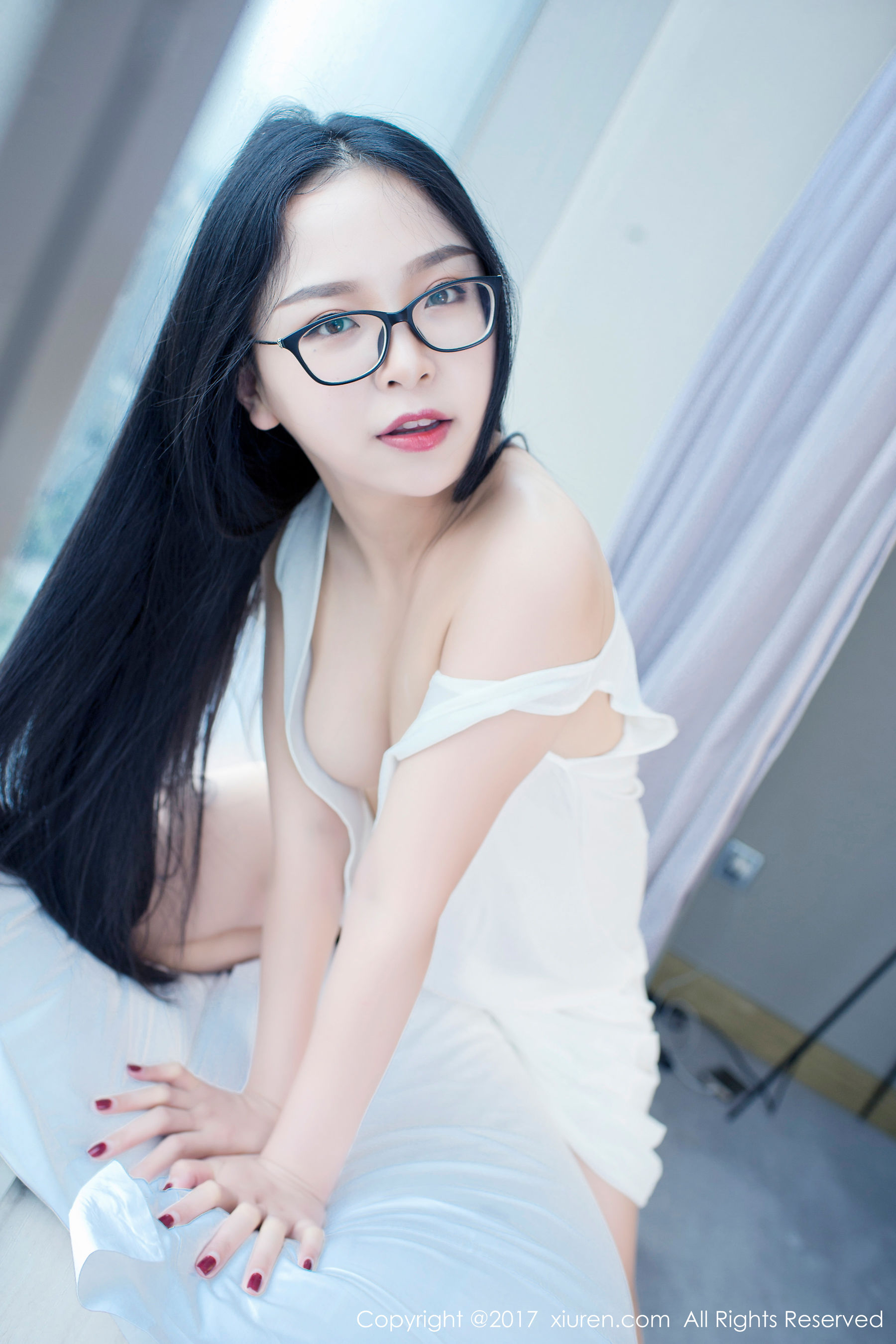 智齿小模特@花花李《深V连衣裙+死库水》 秀人网XIUREN No.772插图6