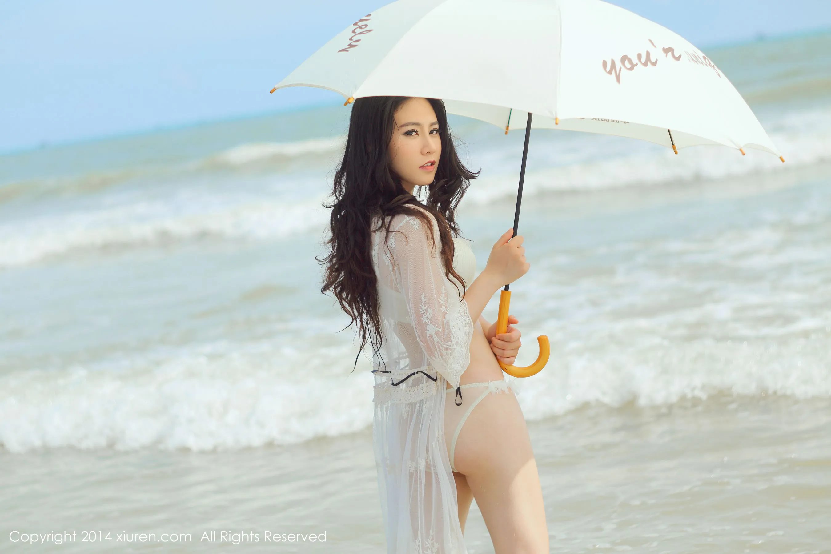 Sissi诗诗《户外海边+酒店室内混搭》 秀人网 No.160插图4