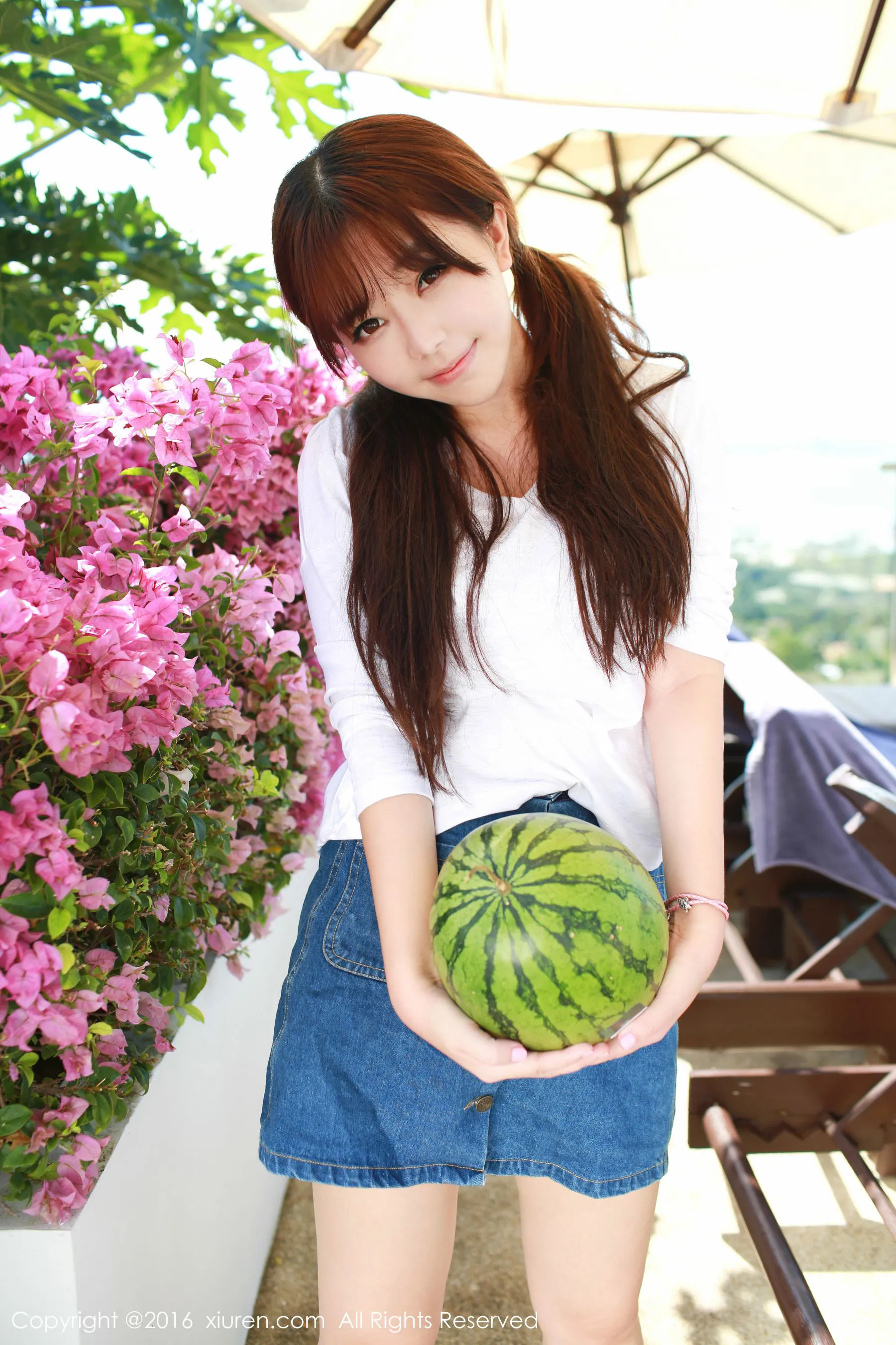 刘飞儿Faye《西瓜+牛仔超短裙+针织内衣》 秀人网 No.490插图1