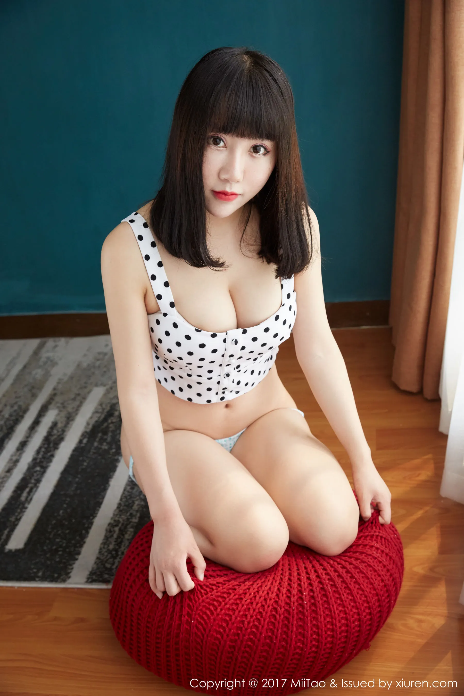 雪碧(夏笑笑)《甜美可爱的妹子，蜜桃美臀》 蜜桃社 VOL.068插图2