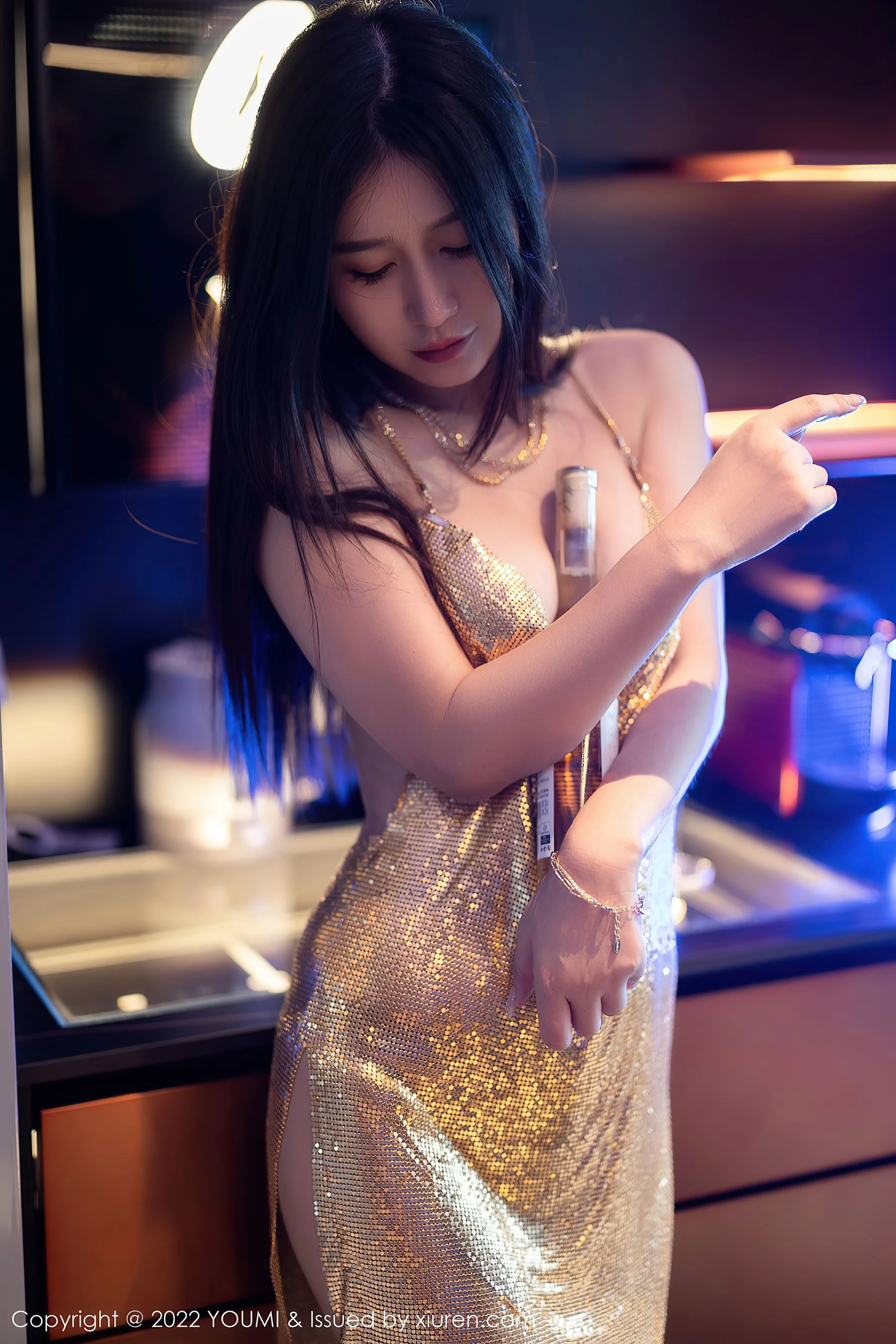 尤蜜荟 VOL.823 laura阿姣 吊带裙美腿插图3