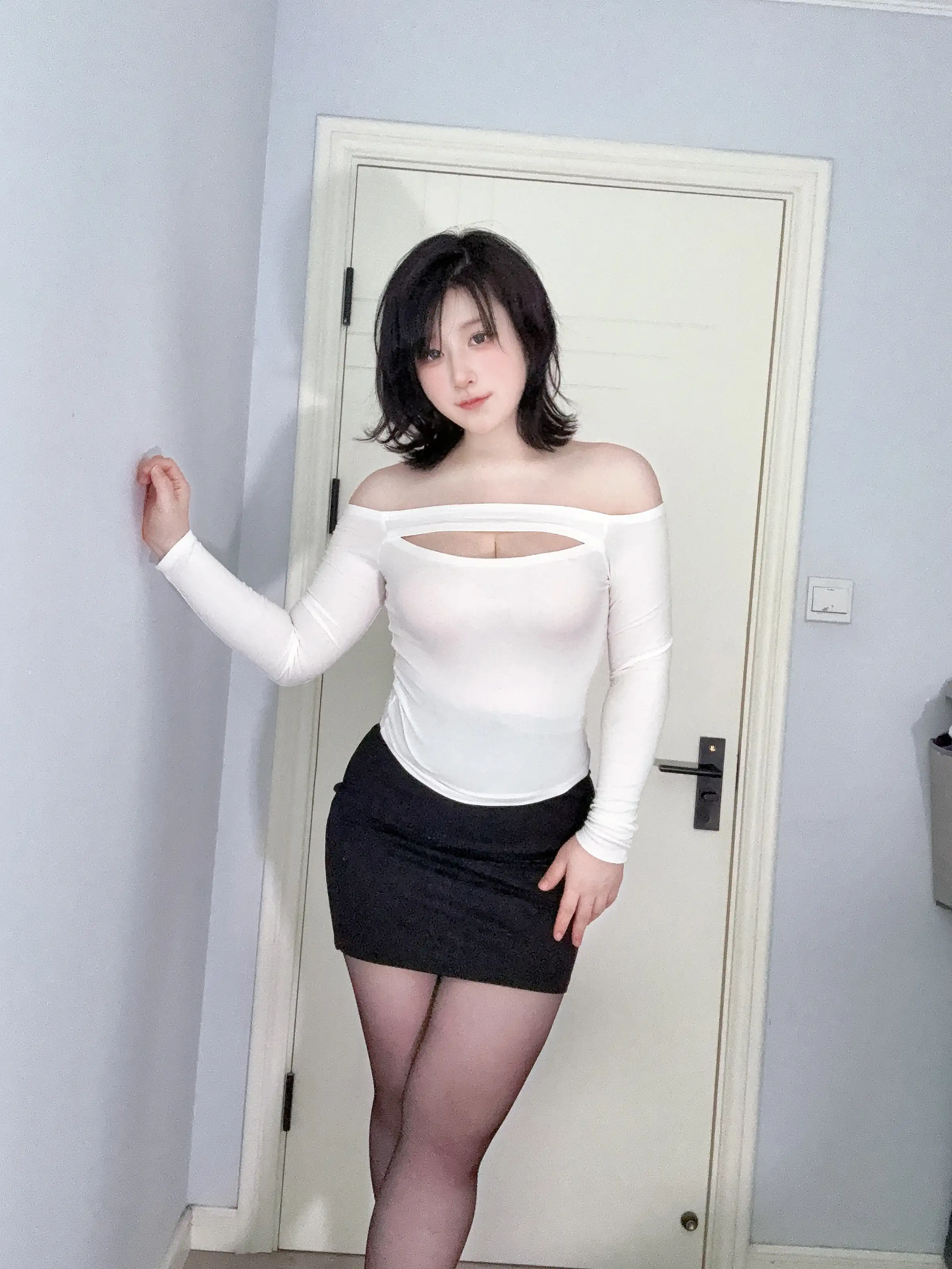 Zyra秋 – 妈妈的裙子 [47P]插图1