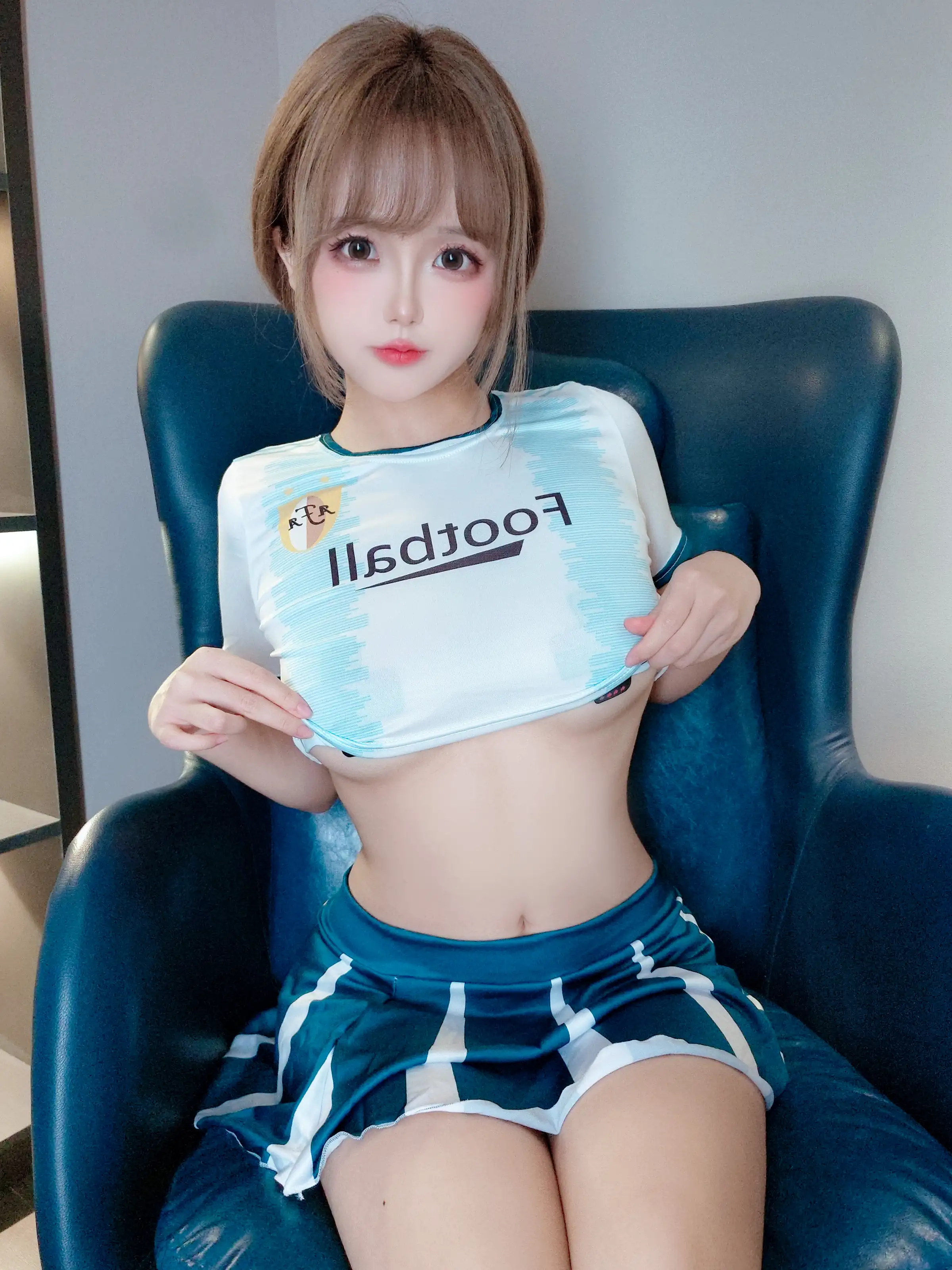 ♈ 日奈娇 – 足球宝贝 【40P】【丽人丝语】