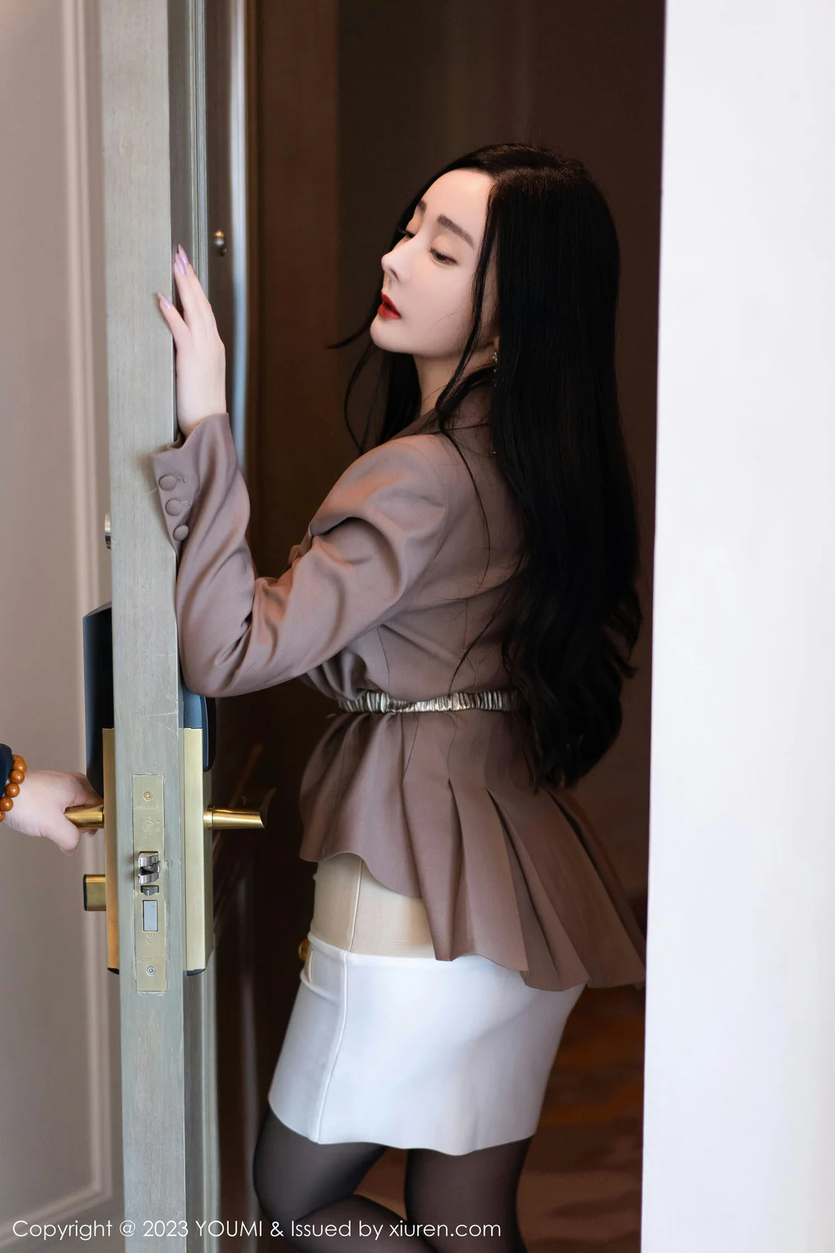 尤蜜荟 Vol.950 允爾 魅惑黑丝性感写真 [74P]插图