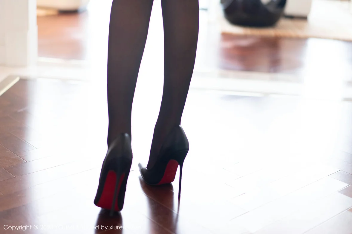 尤蜜荟 Vol.950 允爾 魅惑黑丝性感写真 [74P]插图2