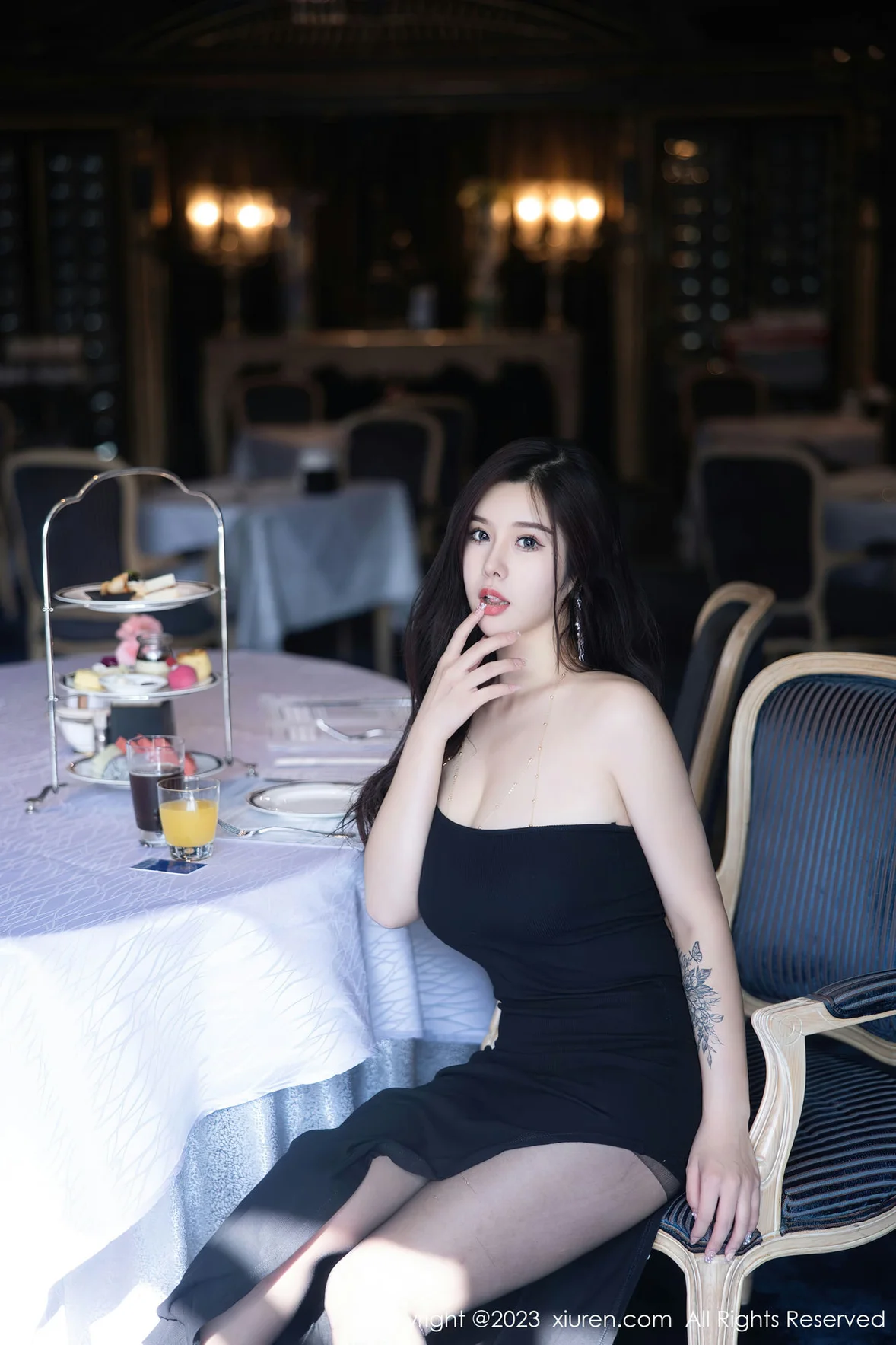 XiuRen 秀人 No.6973 周思乔Betty巨乳黑色露肩短裙性感私房 [81P]插图2