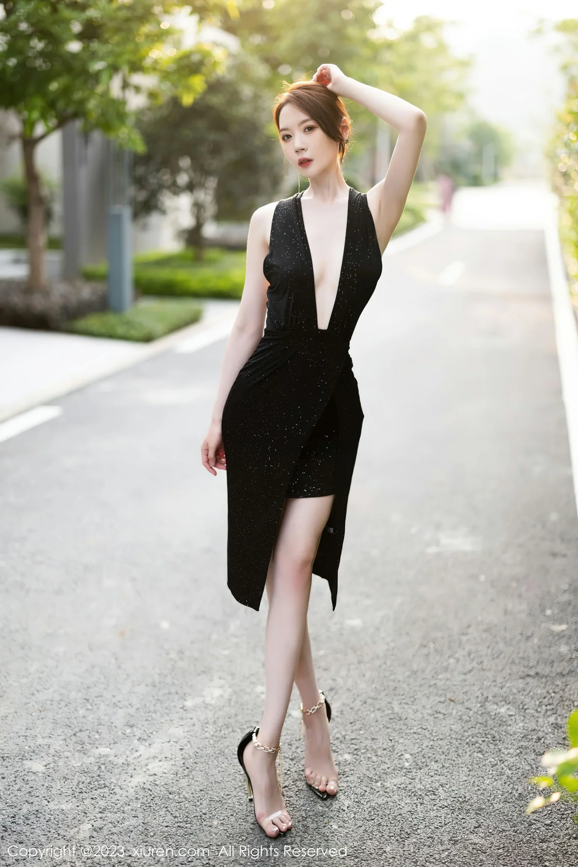 XiuRen 秀人 No.7031 梦心玥 黑色连衣长裙性感写真 [86P]插图5