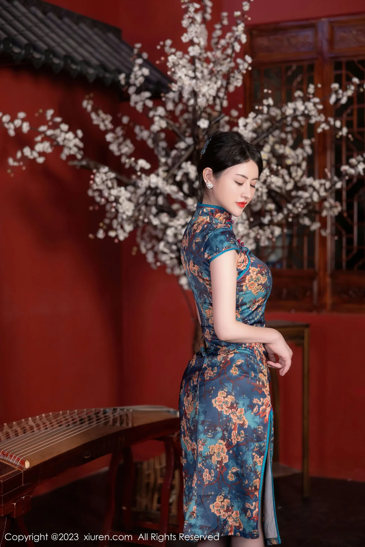 XiuRen 秀人 No.7051 诗诗kiki 蓝色图纹旗袍性感写真 [83P]插图2