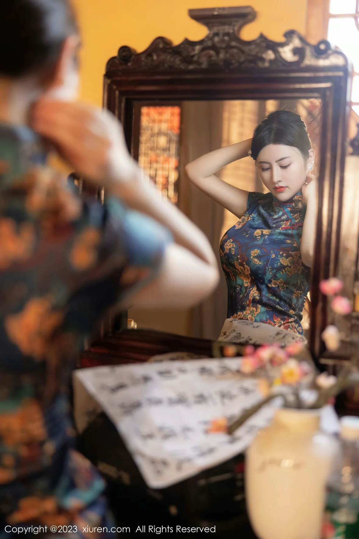 XiuRen 秀人 No.7051 诗诗kiki 蓝色图纹旗袍性感写真 [83P]插图