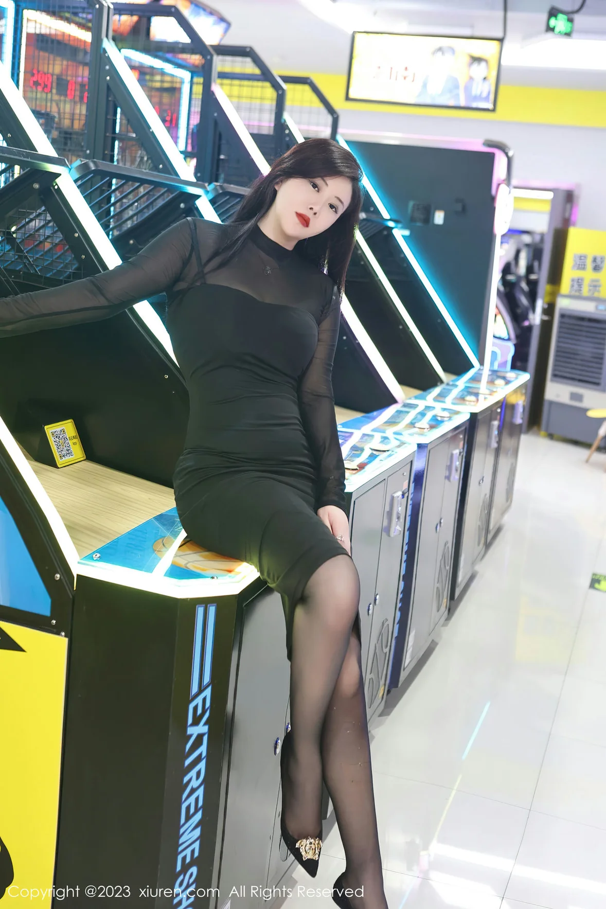 XiuRen 秀人 No.7230 王婉悠Queen 电玩城黑色薄纱性感写真 [72P]插图5