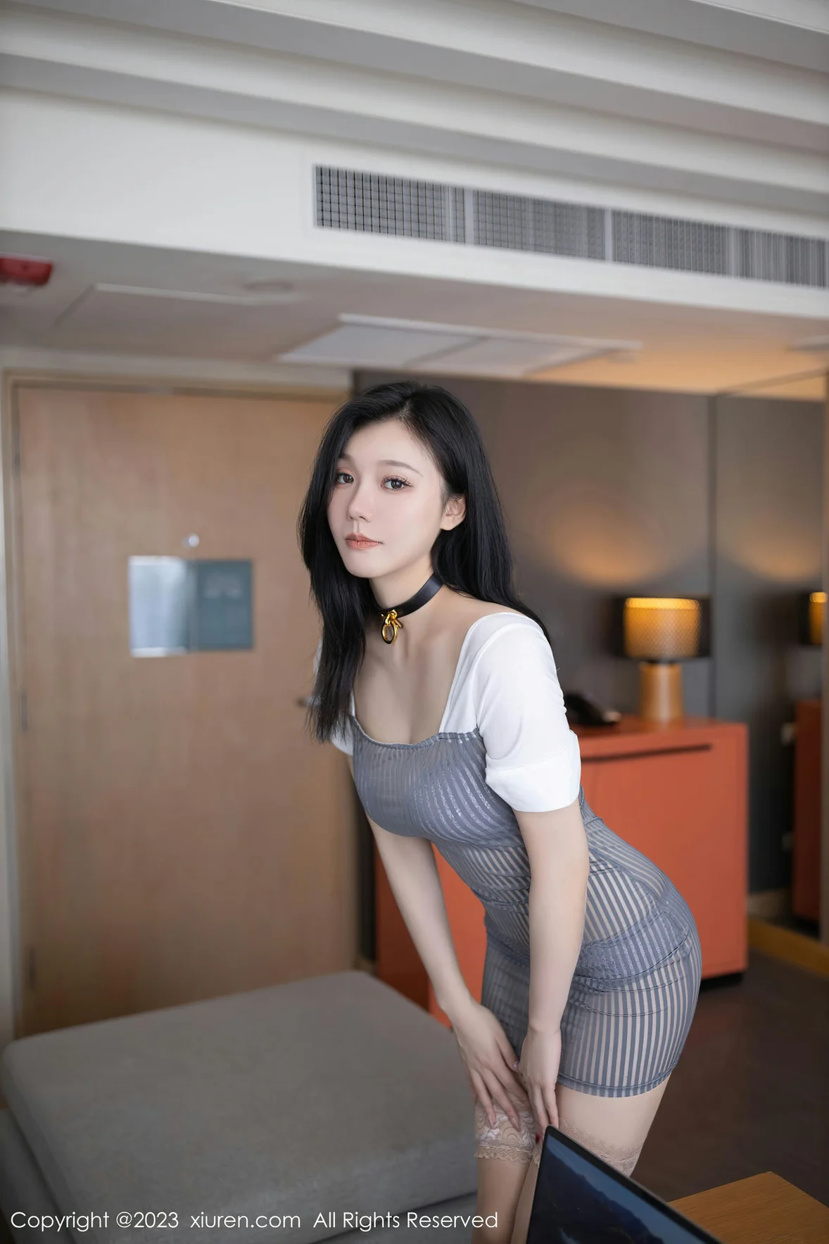 XiuRen 秀人 No.6906 安然anran 灰色条纹短裙性感写真 [81P]插图6