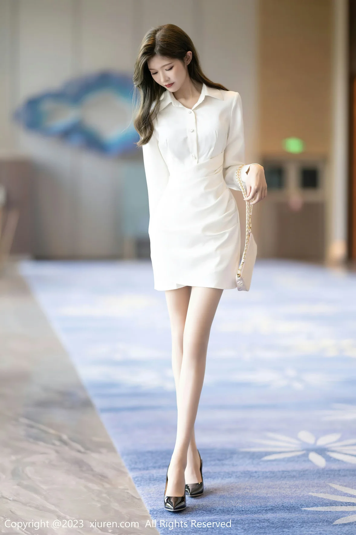 XiuRen 秀人 No.6882 程程程- 白色OL性感写真 [85P]插图3