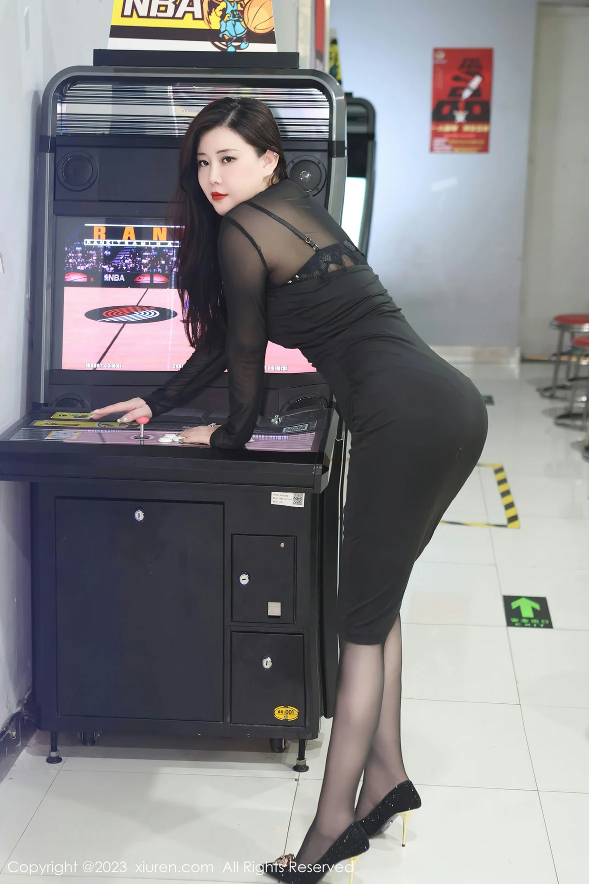 XiuRen 秀人 No.7230 王婉悠Queen 电玩城黑色薄纱性感写真 [72P]插图6