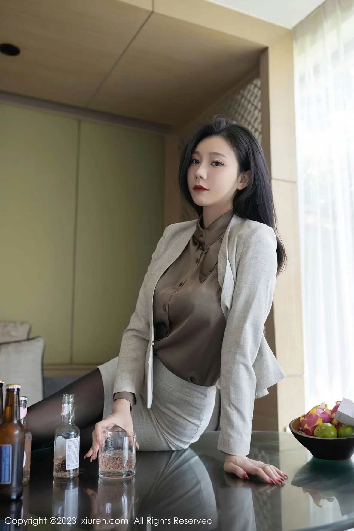 XiuRen 秀人 No.6951 安然anran 灰色职业Ol泰国旅拍 [80P]插图5