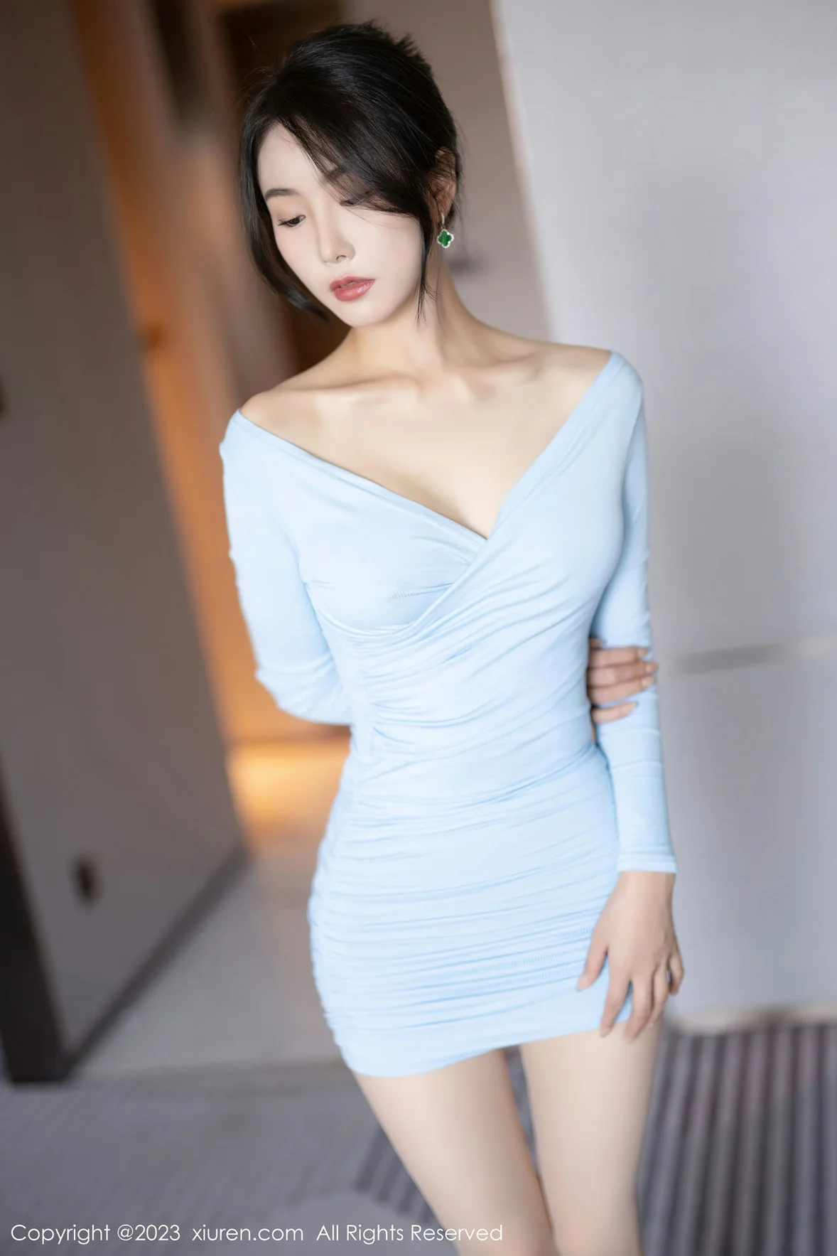 XiuRen 秀人 No.7053 苏苏阿 白色高开叉性感写真 [88P]插图4