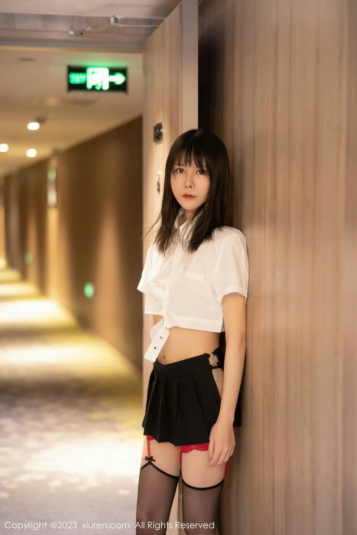 XiuRen 秀人 No.6862 甜佳佳 诱人短裙性感写真 [81P]插图1