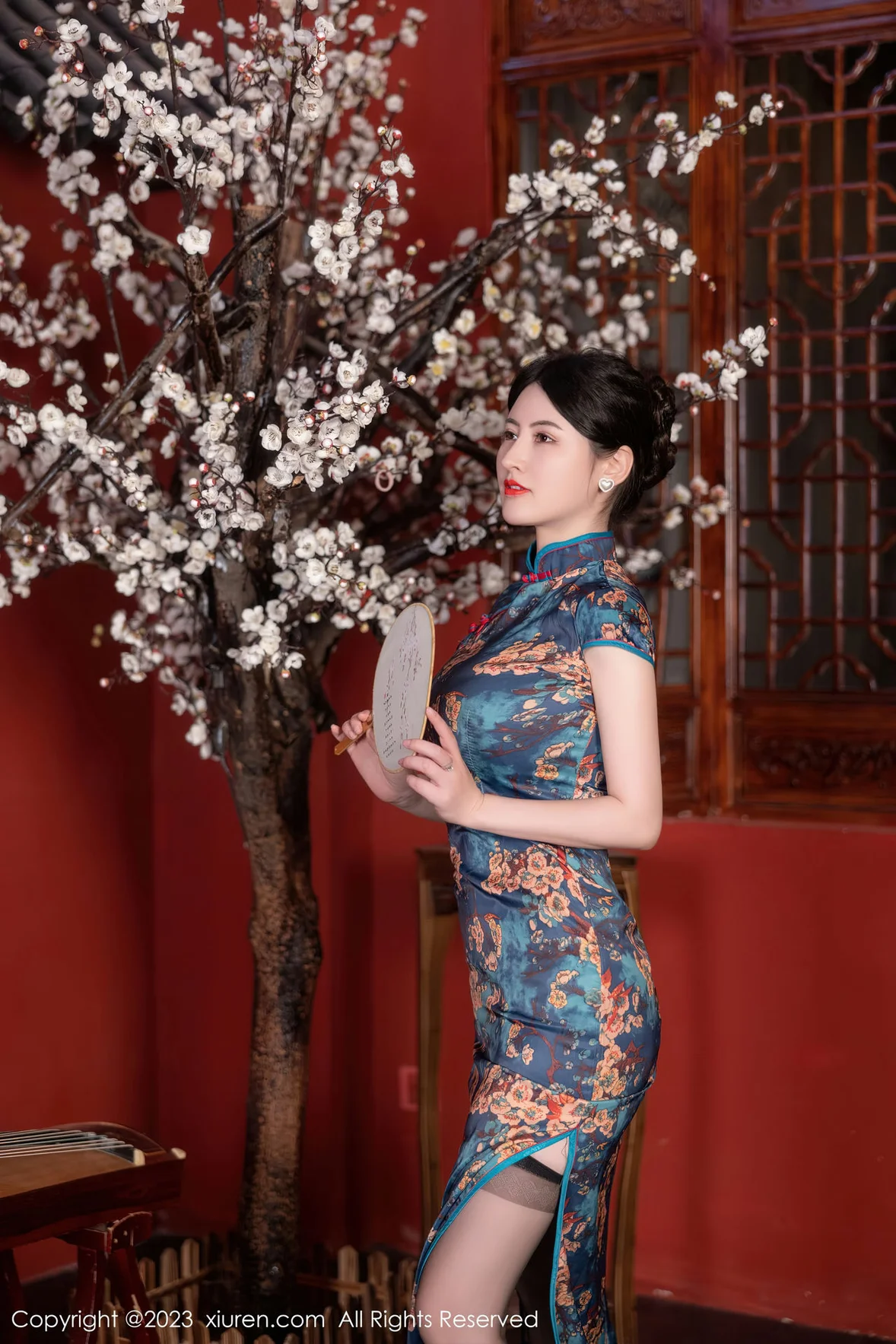 XiuRen 秀人 No.7051 诗诗kiki 蓝色图纹旗袍性感写真 [83P]插图3