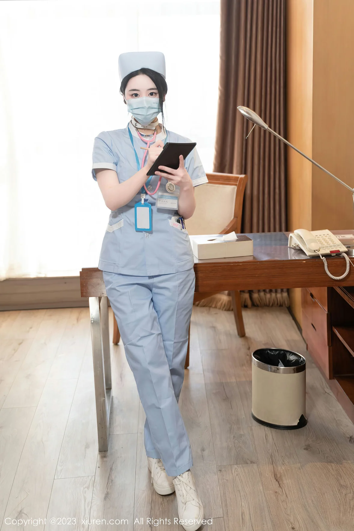 XiuRen 秀人 No.6868 汐汐爱吃草莓 护士身体柔韧软妹子 [63P]插图5