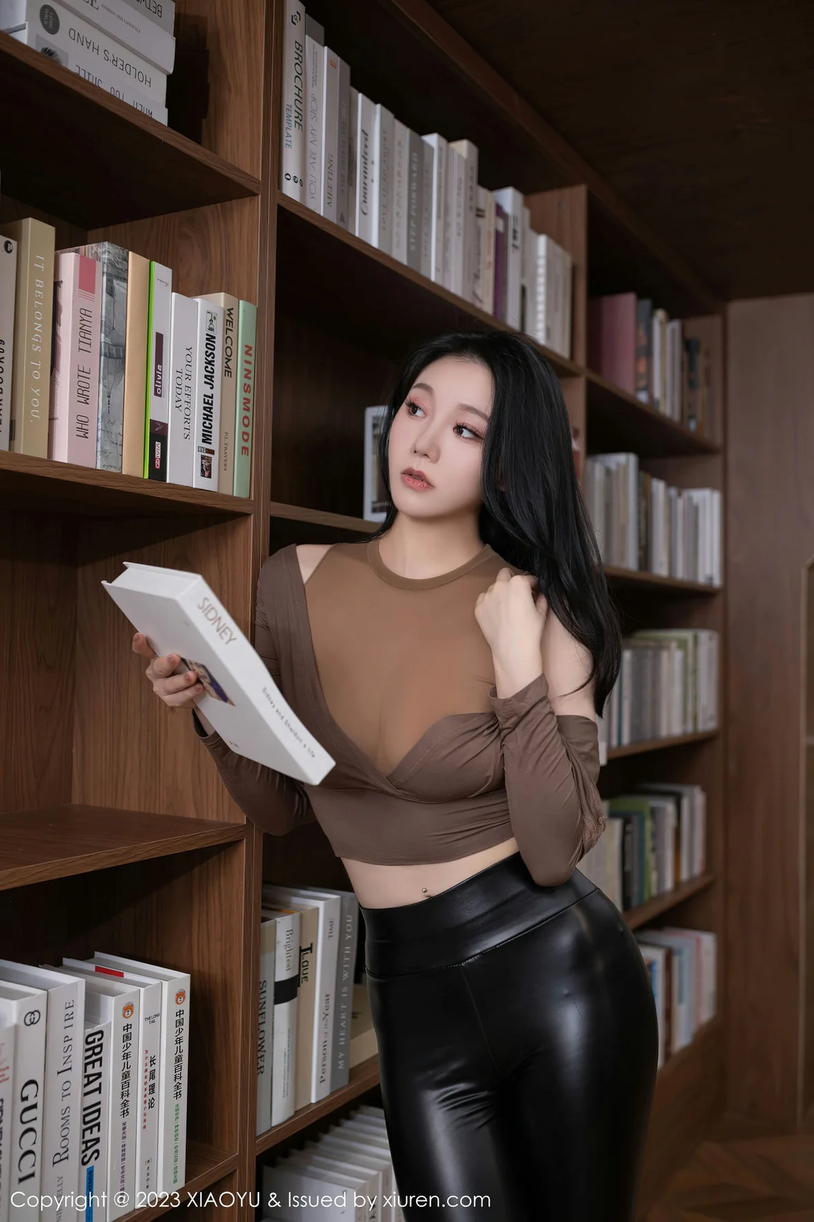 XiuRen 秀人 No.7133 安然anran 图书馆场景拍摄性感写真 [81P]插图1