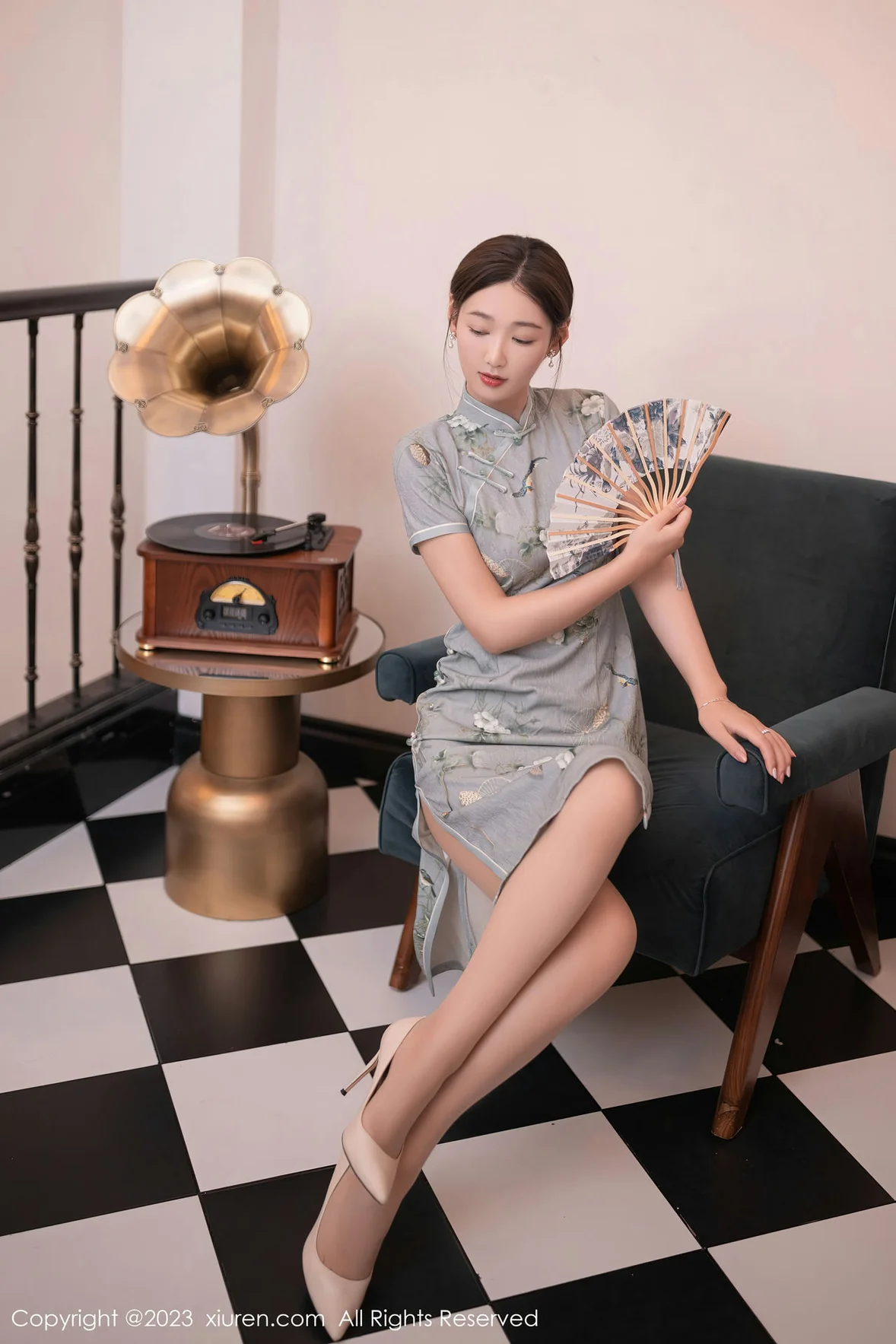 XiuRen 秀人 No.7232 唐安琪 绿灰色旗袍巴厘岛旅拍 [77P]插图5