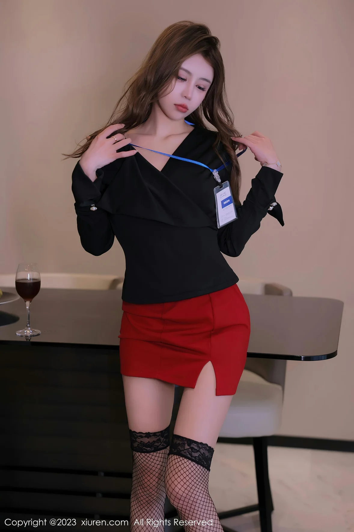 XiuRen 秀人 No.6903 tina_甜仔 红色蕾丝情趣内衣广州旅拍 [71P]插图6