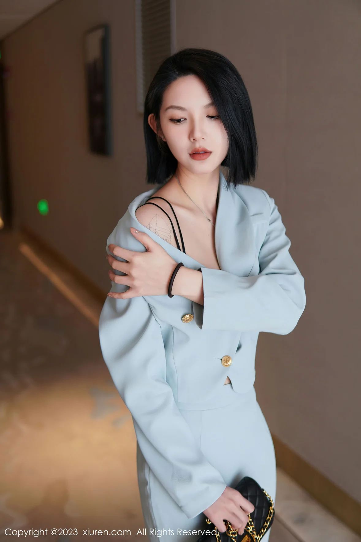 XiuRen 秀人 No.6885 乔一一 诱人原色丝袜性感写真 [75P]插图1