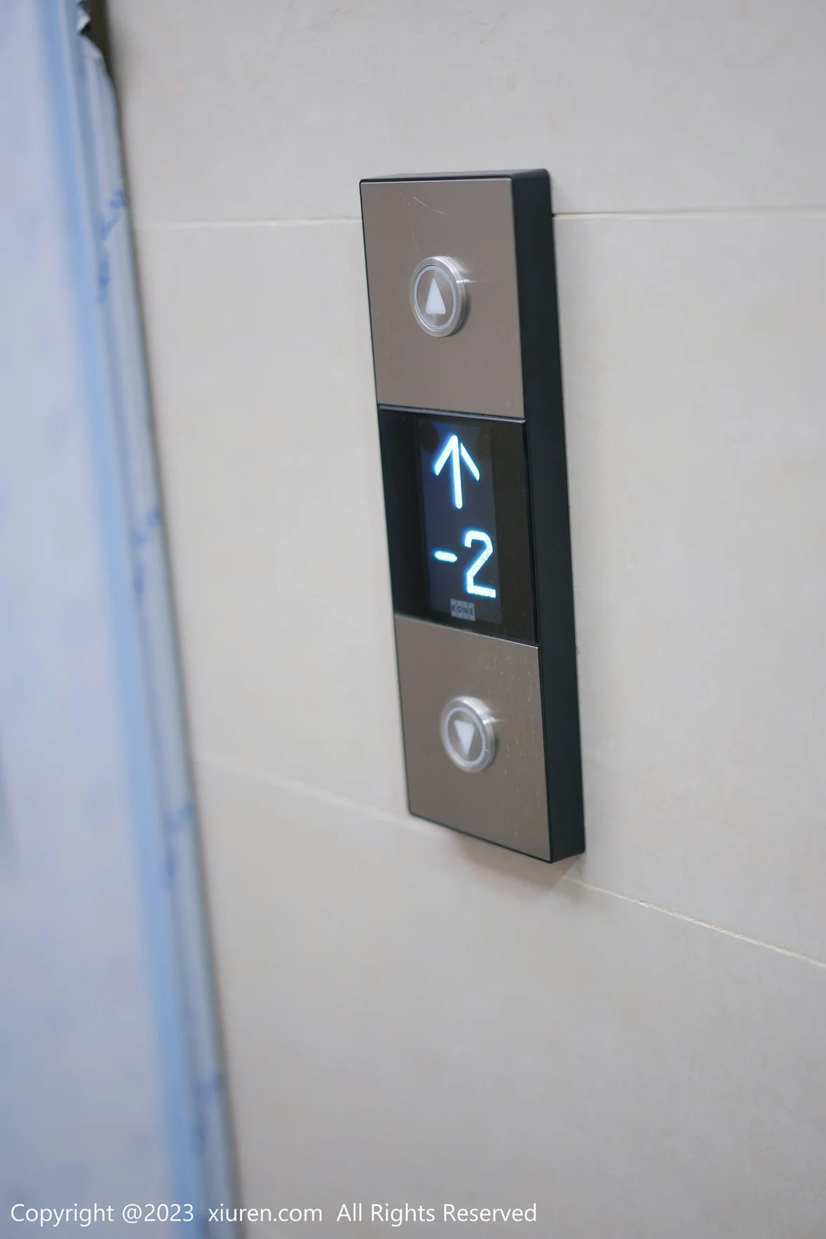 XiuRen 秀人 No.6881 laura阿姣 停车场尾随主题性感写真 [70P]插图7