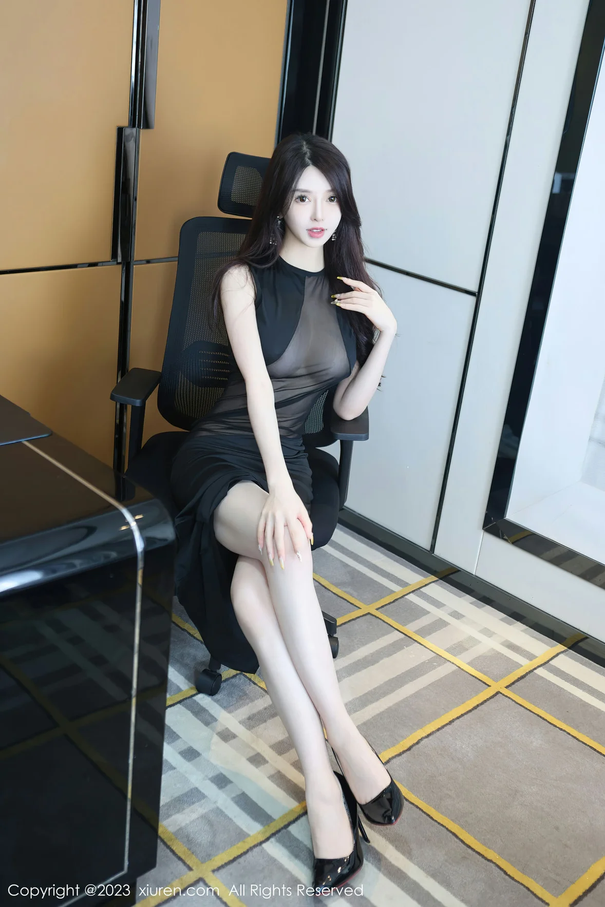 XiuRen 秀人 No.6937 玉兔miki 黑色薄纱连衣短裙性感写真 [82P]插图1