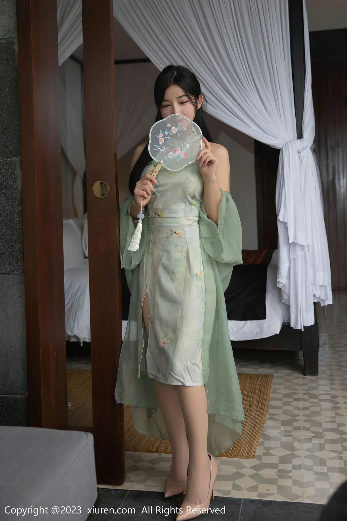 XiuRen 秀人 No.6880 谭小灵 古装薄纱水中场景拍摄 [81P]插图1