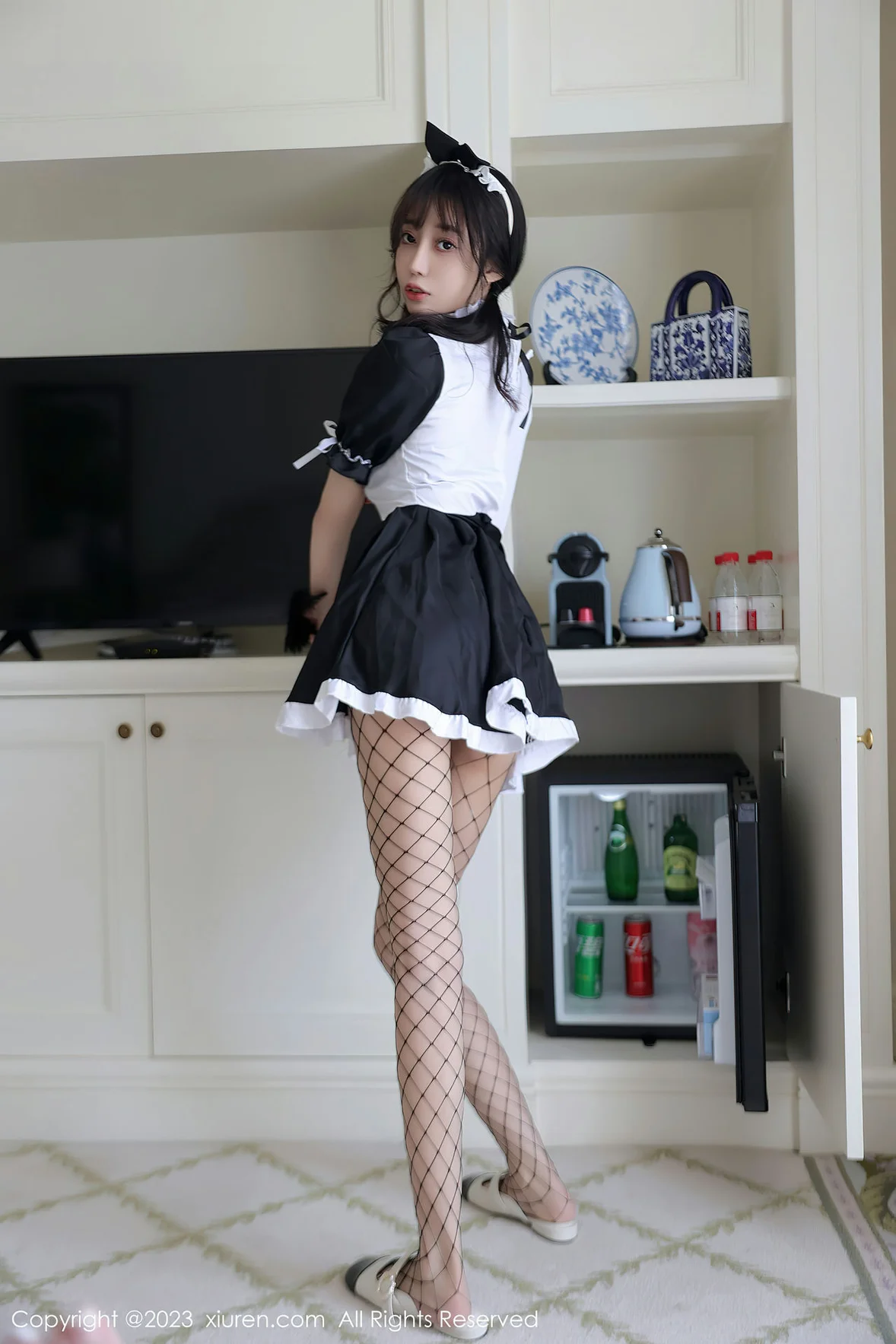 XiuRen 秀人 No.7217 玥儿玥er 黑白拼色女仆杭州旅拍 [76P]插图1