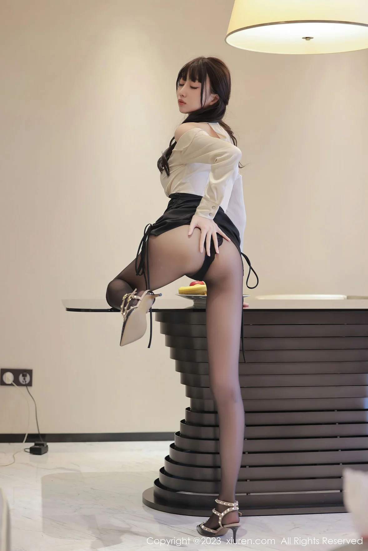 XiuRen 秀人 No.6929 玥儿玥er 魅惑黑丝广州旅拍 [69P]插图2