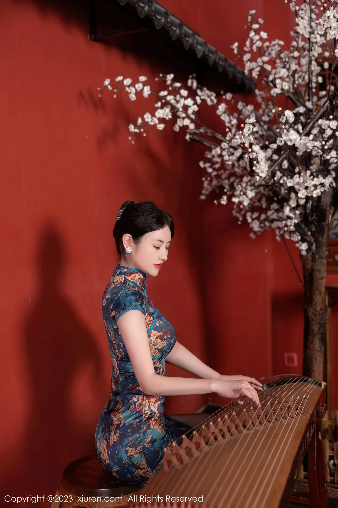 XiuRen 秀人 No.7051 诗诗kiki 蓝色图纹旗袍性感写真 [83P]插图7