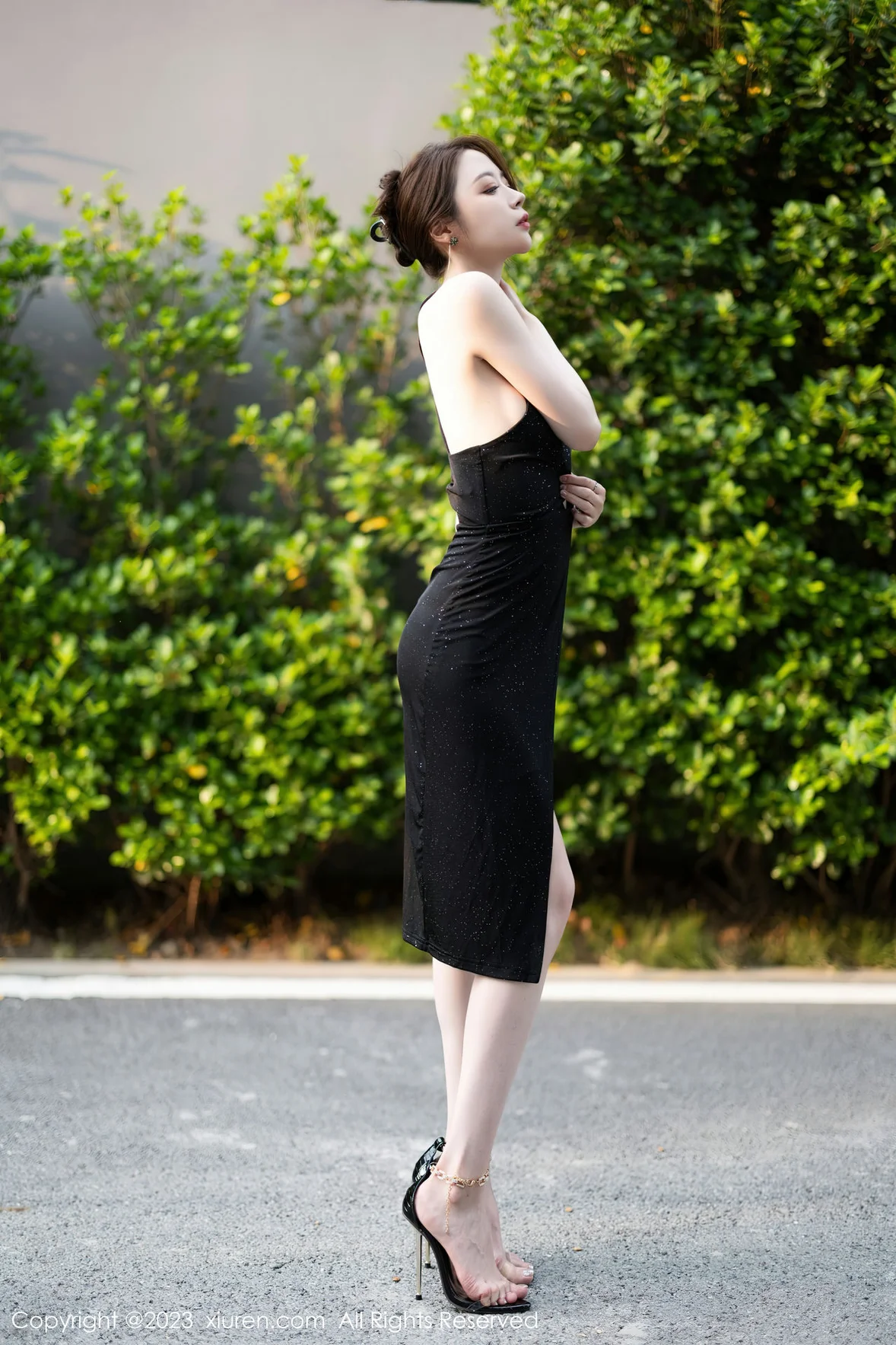 XiuRen 秀人 No.7031 梦心玥 黑色连衣长裙性感写真 [86P]插图2