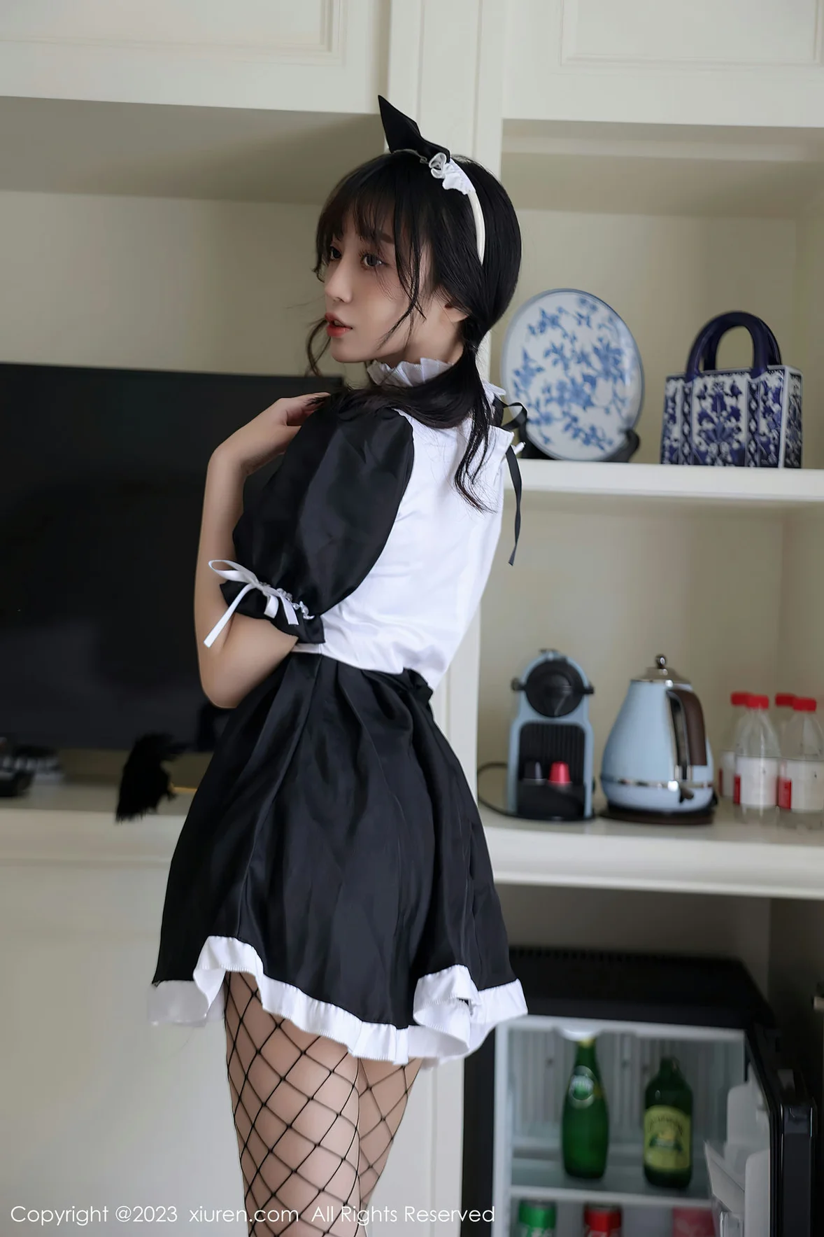 XiuRen 秀人 No.7217 玥儿玥er 黑白拼色女仆杭州旅拍 [76P]插图2