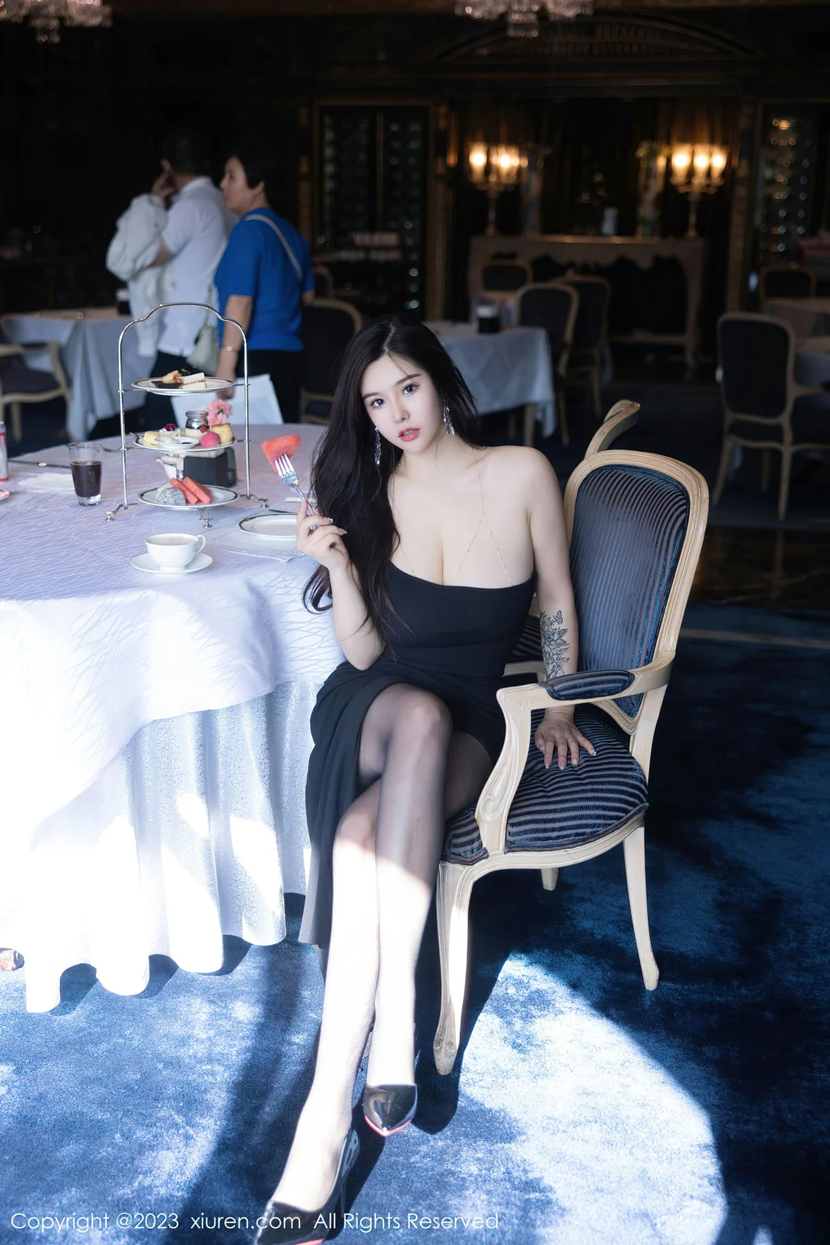 XiuRen 秀人 No.6973 周思乔Betty巨乳黑色露肩短裙性感私房 [81P]插图5