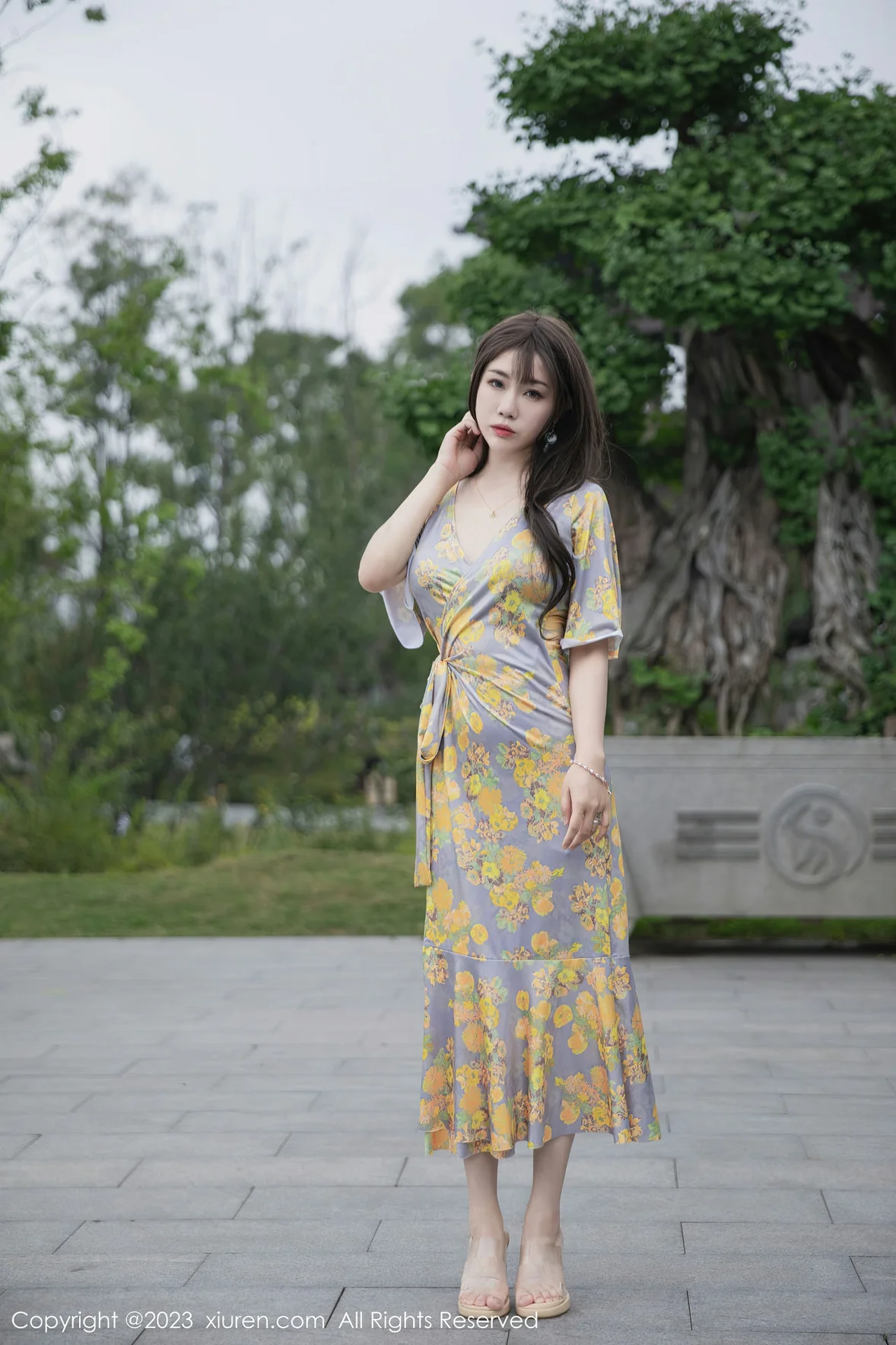 XiuRen 秀人 No.6949 严利娅Yuliya 黄灰色睡裙性感写真 [85P]插图6