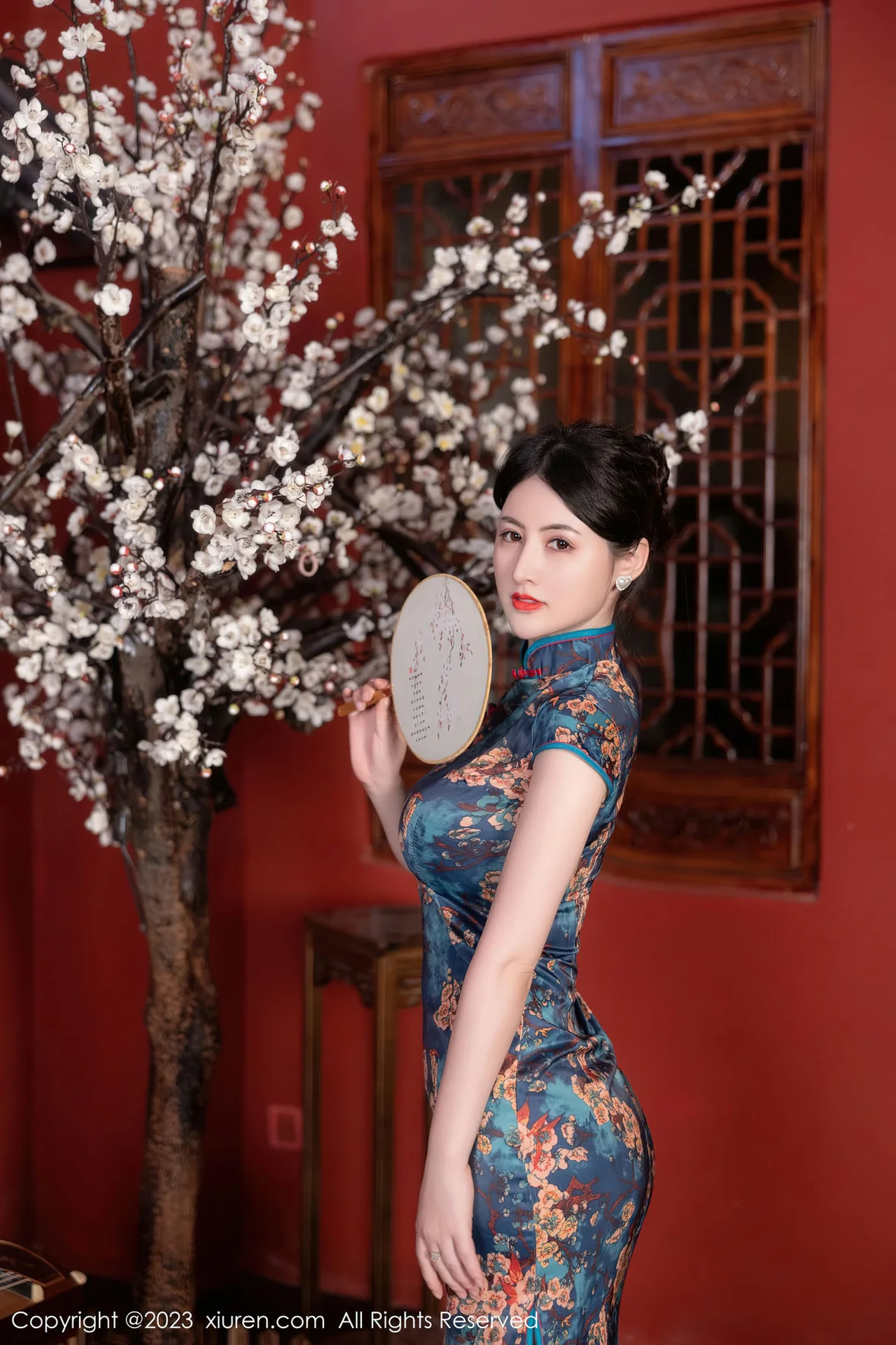 XiuRen 秀人 No.7051 诗诗kiki 蓝色图纹旗袍性感写真 [83P]插图6